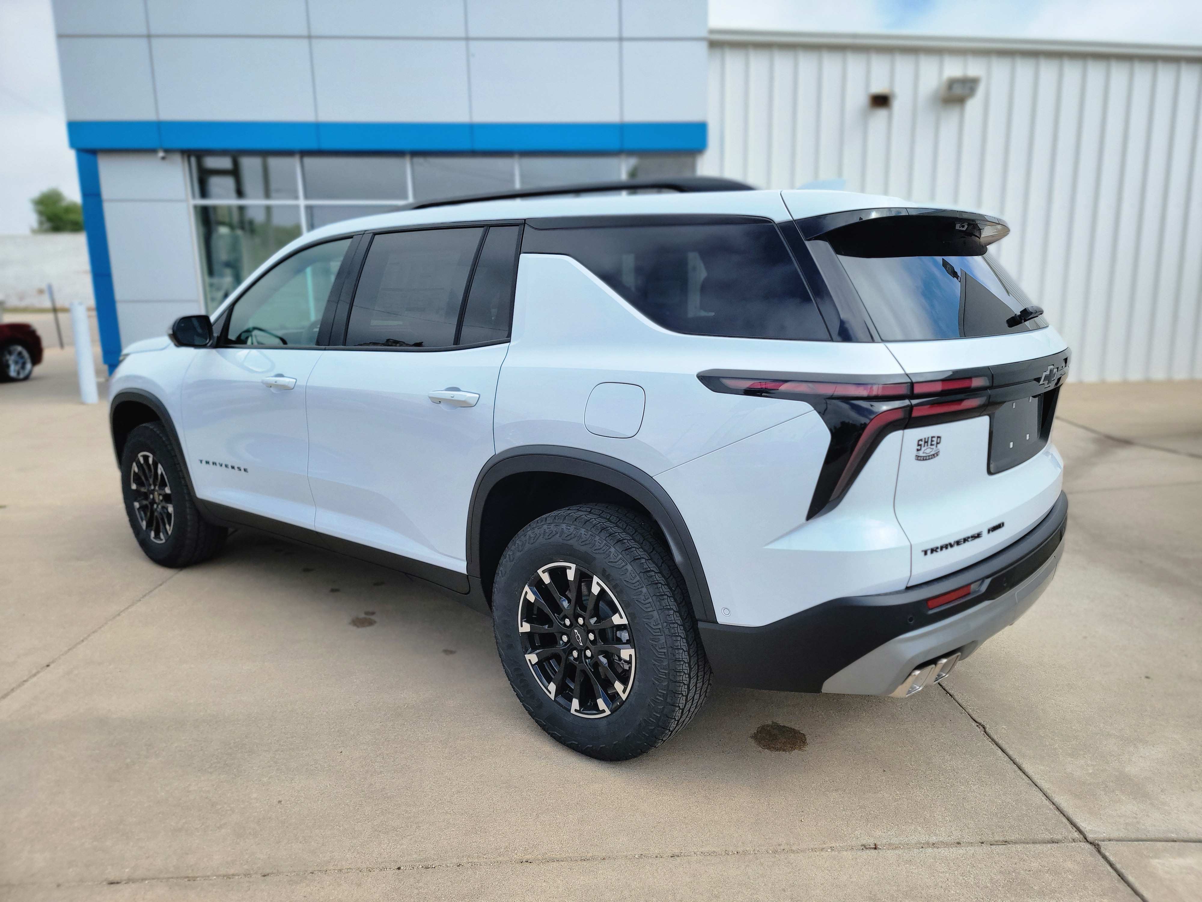 View vehicle photo 7