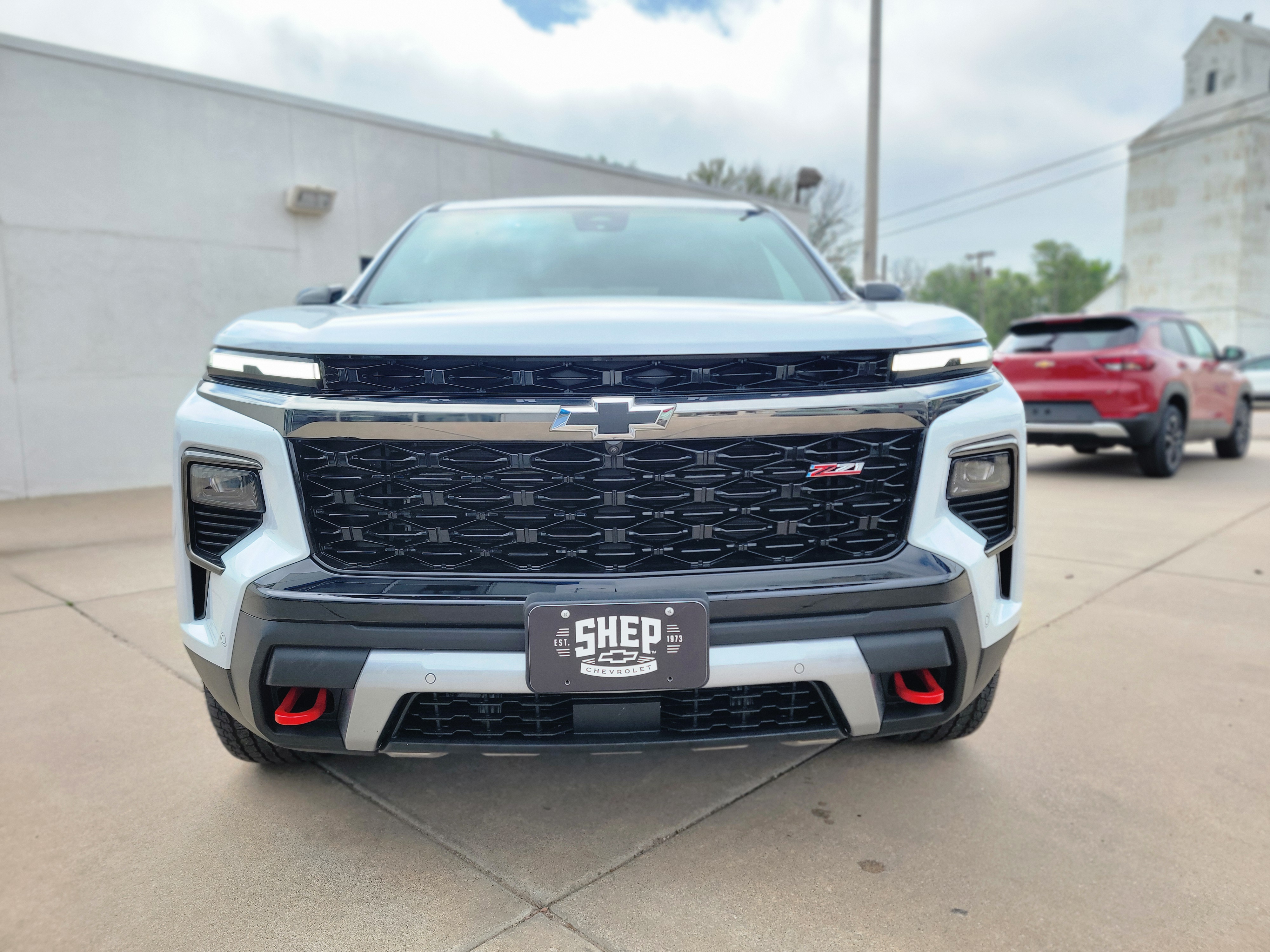 View vehicle photo 2