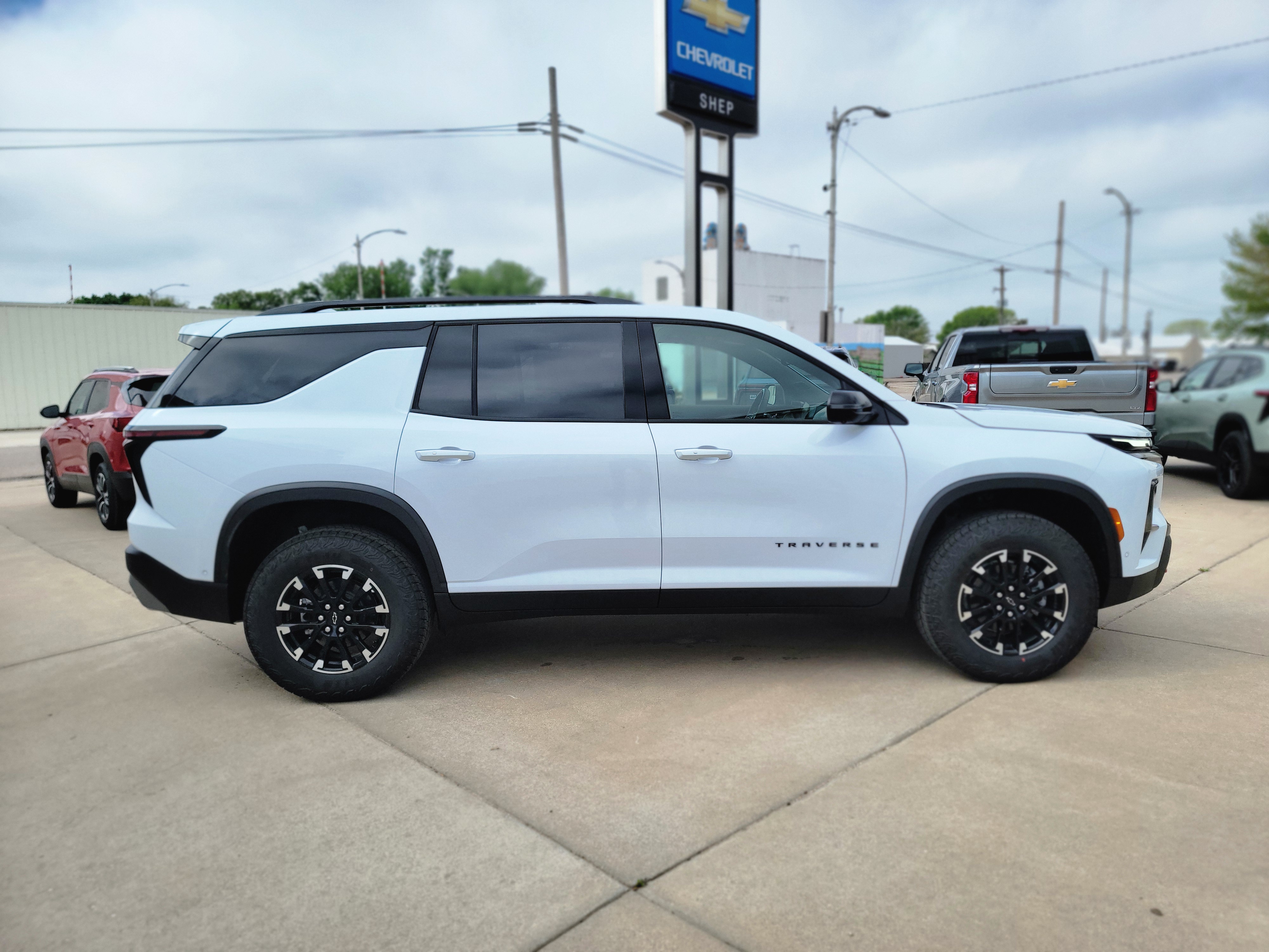 View vehicle photo 4