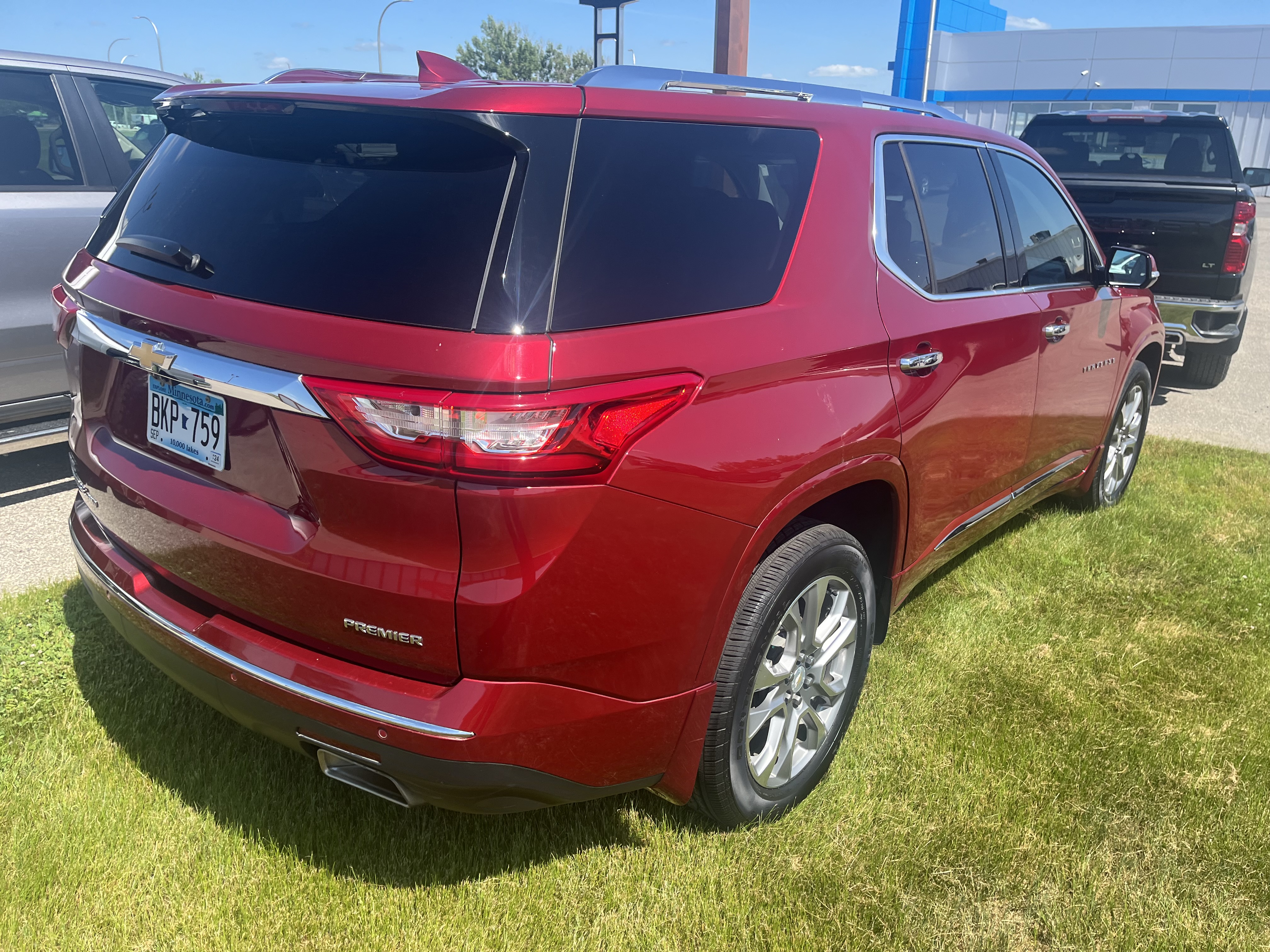 Used 2019 Chevrolet Traverse Premier with VIN 1GNEVKKW4KJ171780 for sale in Thief River Falls, Minnesota