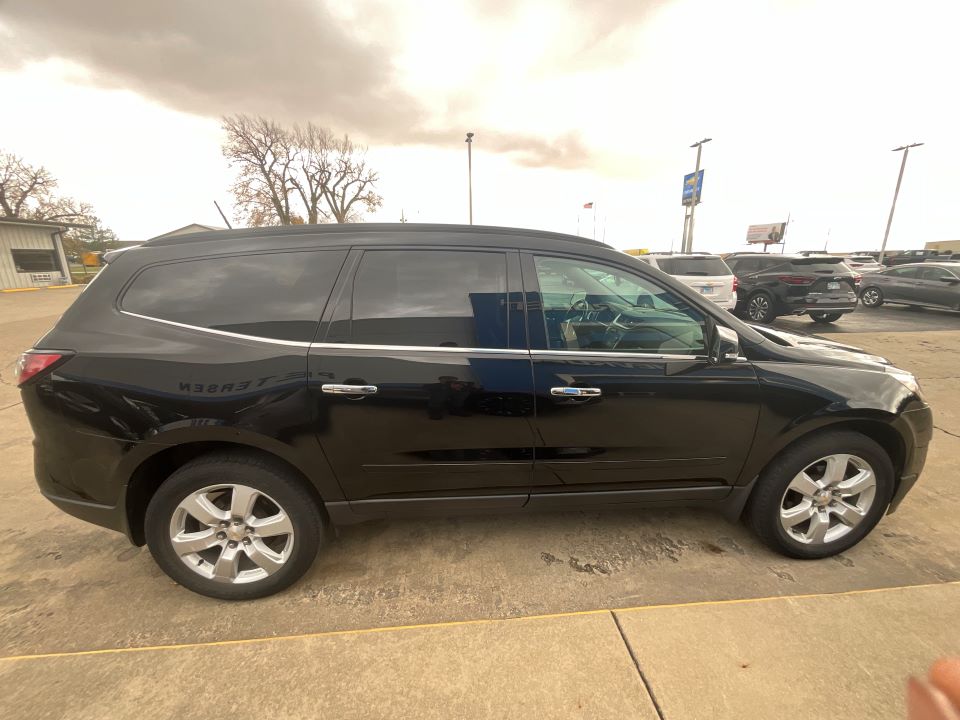 Used 2017 Chevrolet Traverse 1LT with VIN 1GNKRGKD4HJ337890 for sale in Fairbury, IL