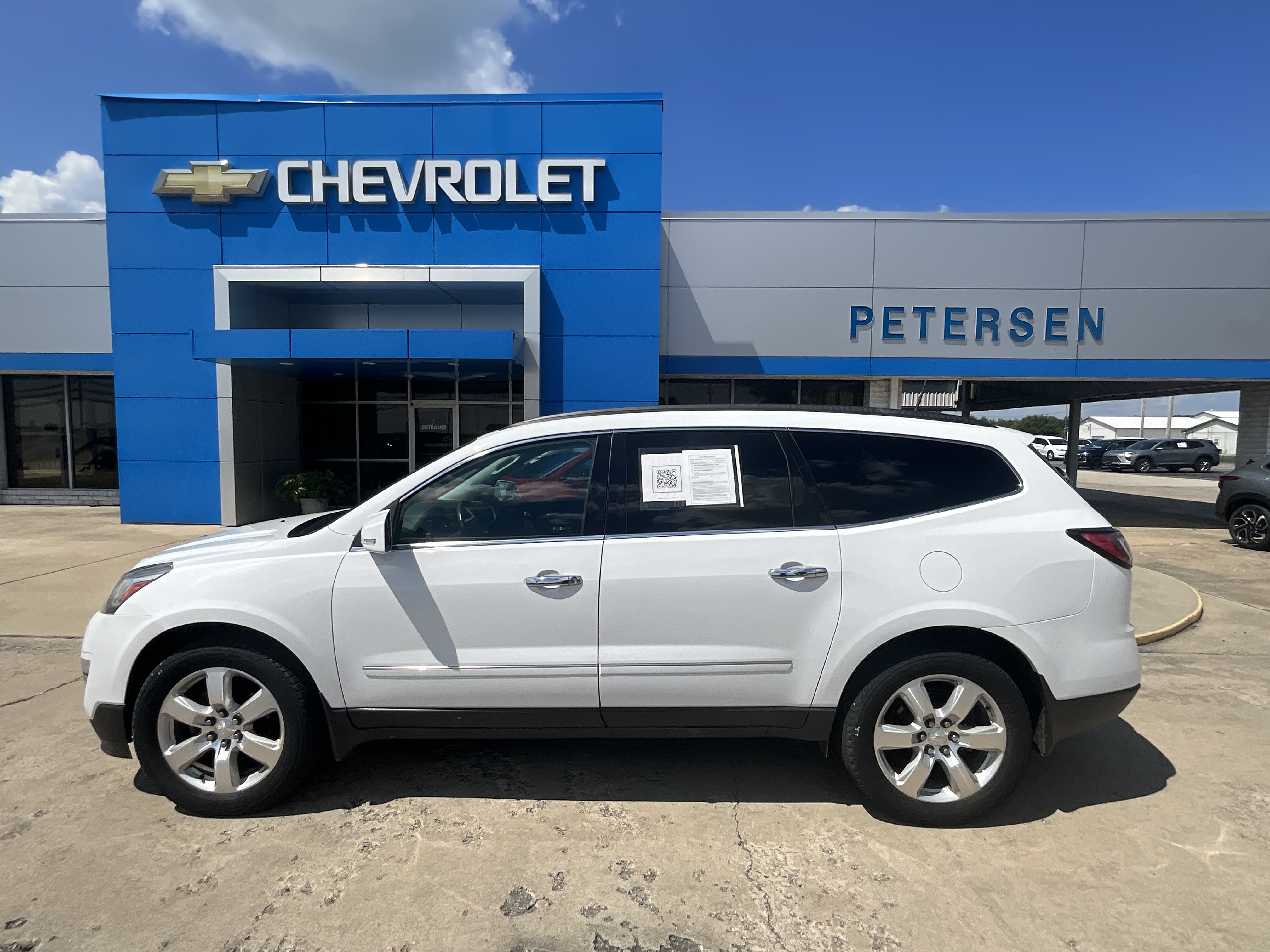 Used 2017 Chevrolet Traverse Premier with VIN 1GNKRJKD5HJ152552 for sale in Fairbury, IL