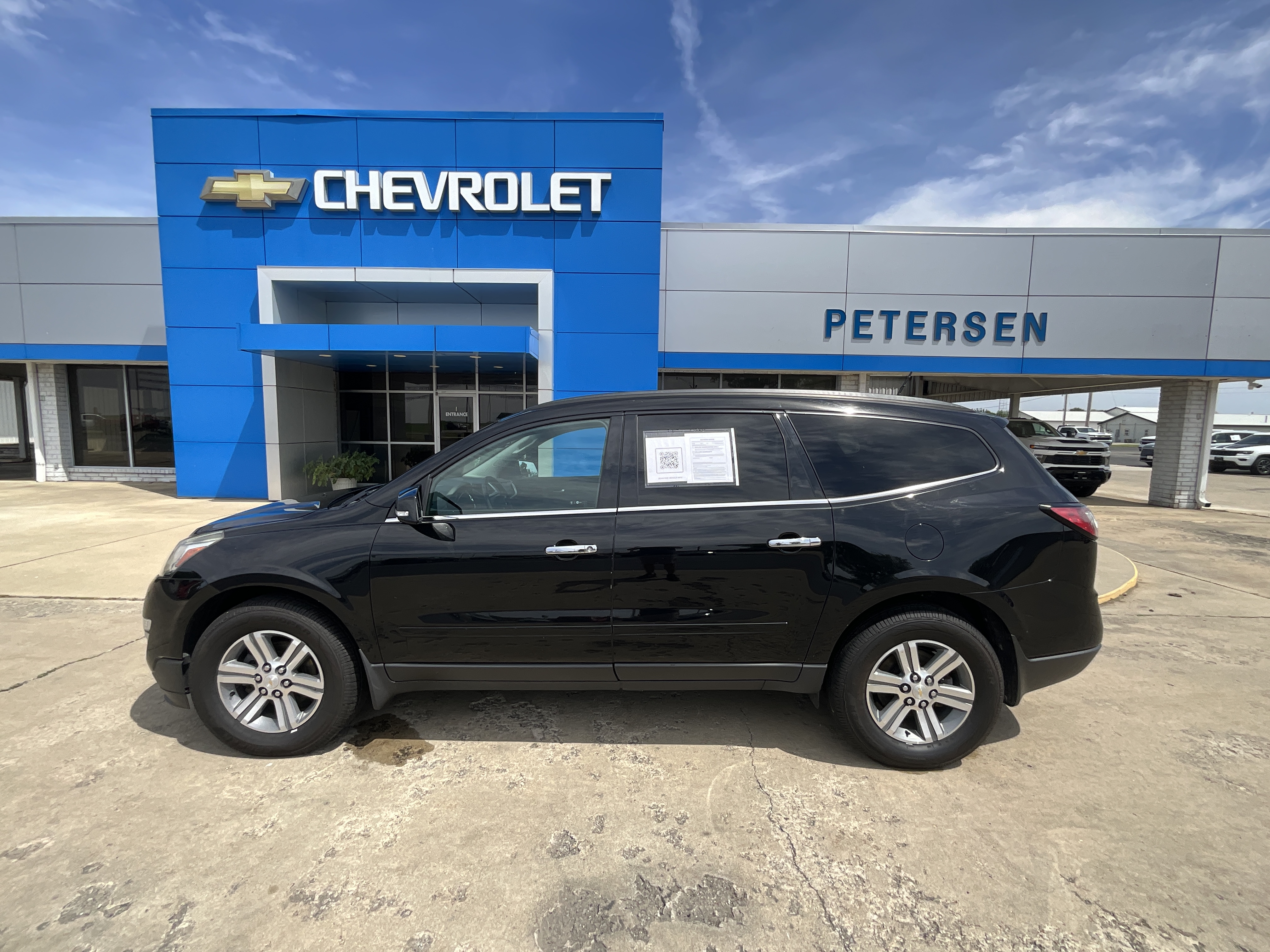 Used 2017 Chevrolet Traverse 2LT with VIN 1GNKVHKD9HJ173912 for sale in Fairbury, IL