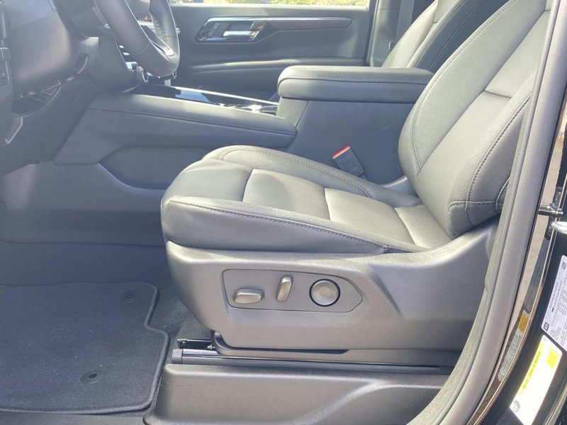 2026 Chevrolet Suburban LT photo 16