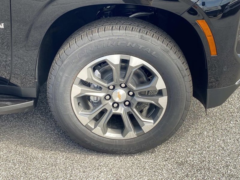 2026 Chevrolet Suburban LT photo 12