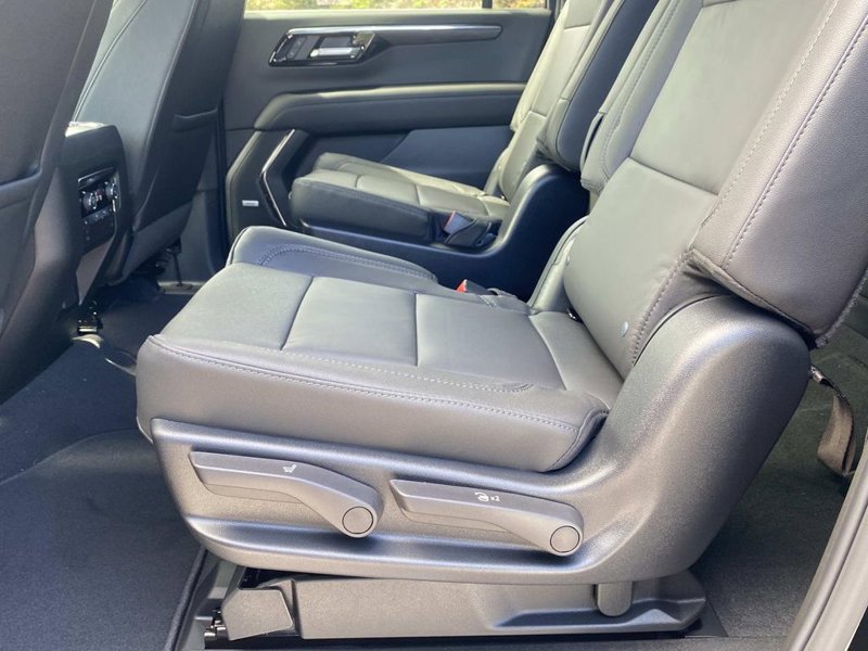 2026 Chevrolet Suburban LT photo 14