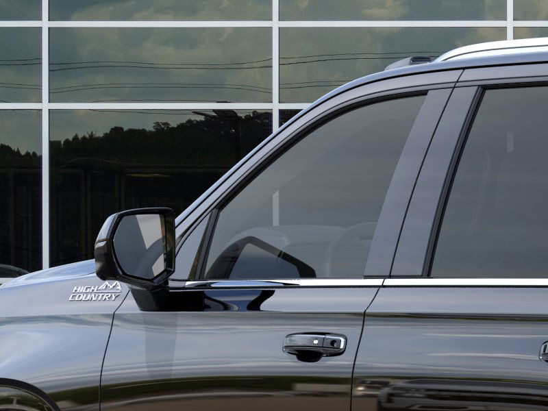 2025 Chevrolet Suburban High Country photo 10