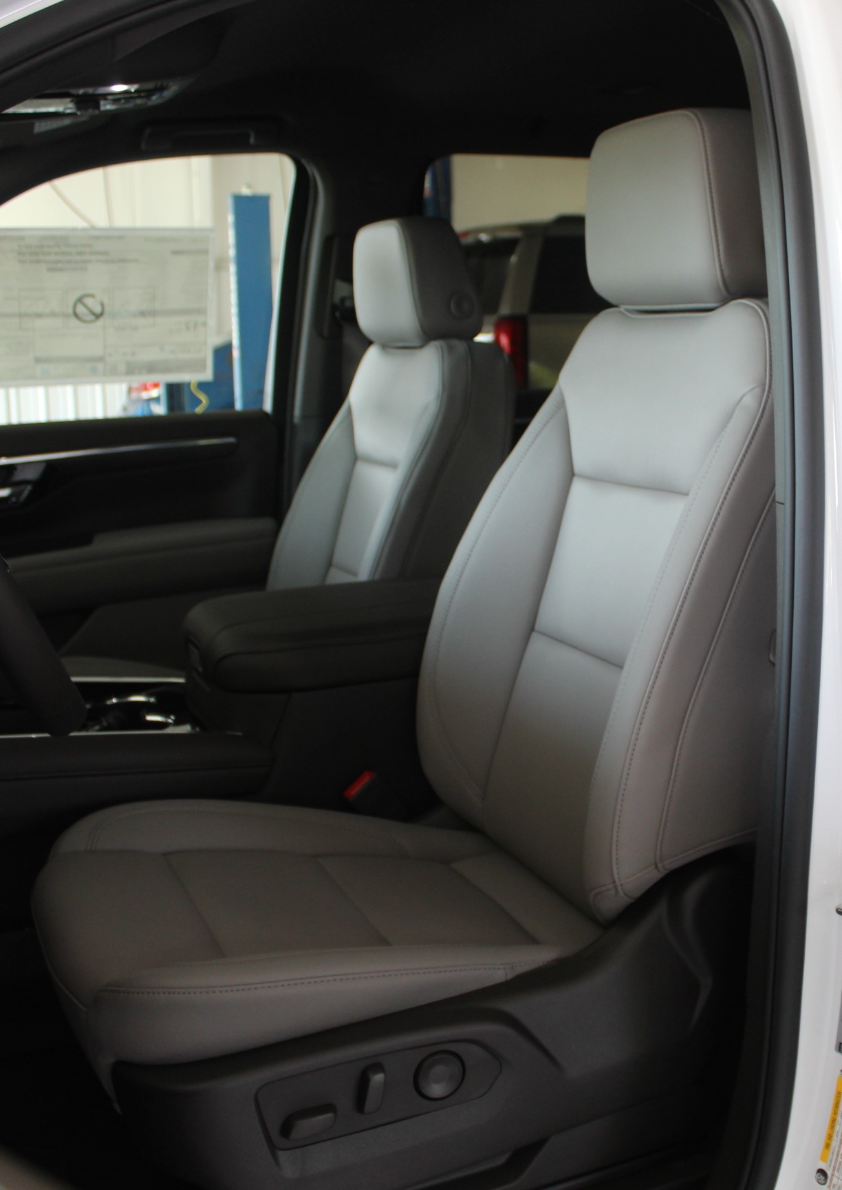 2026 Chevrolet Tahoe LT photo 4