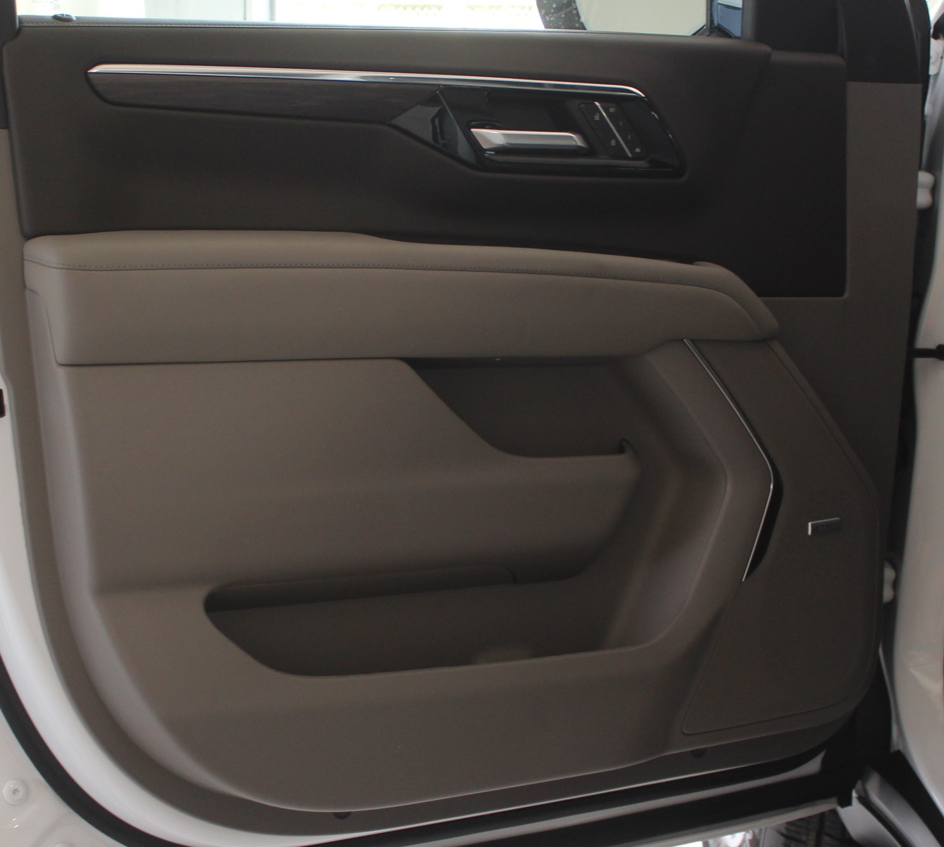 2026 Chevrolet Tahoe LT photo 2