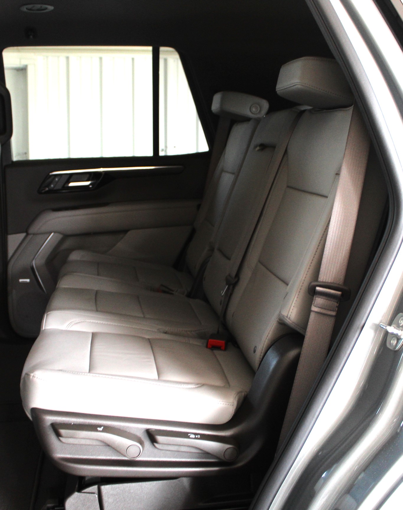 2025 Chevrolet Tahoe LT photo 5