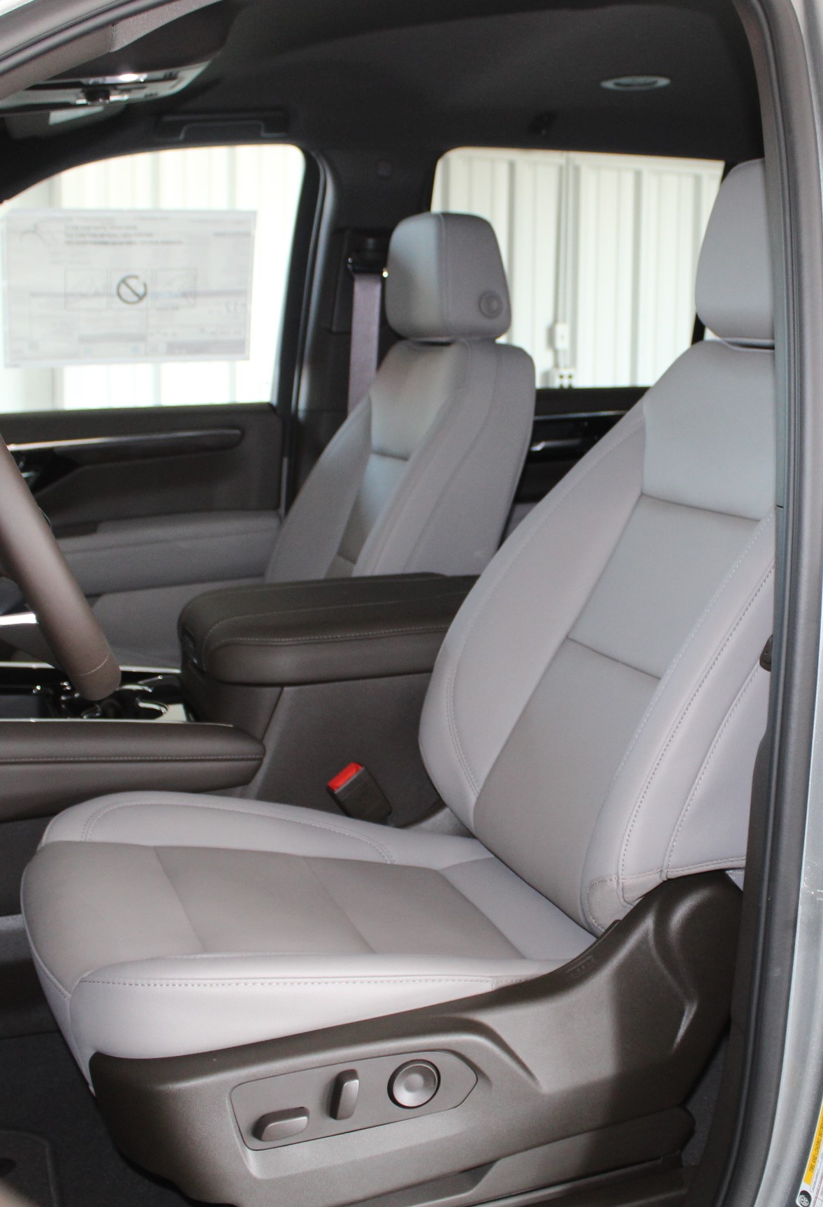 2025 Chevrolet Tahoe LT photo 4