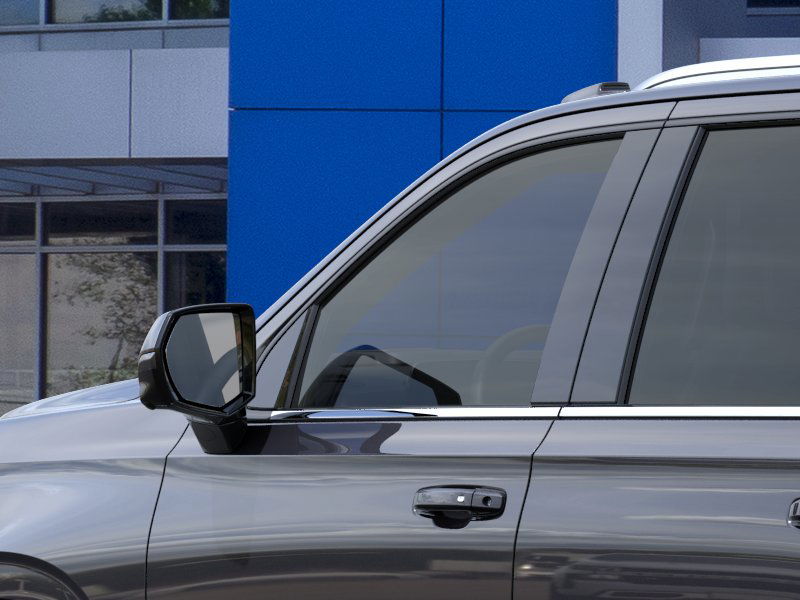 2025 Chevrolet Suburban LT photo 12
