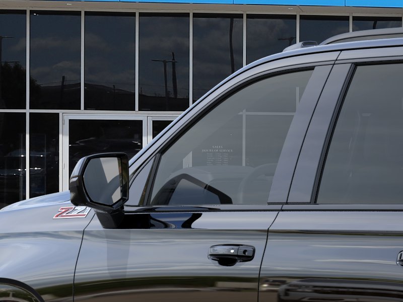 2027 Chevrolet Suburban Z71 - Photo 36