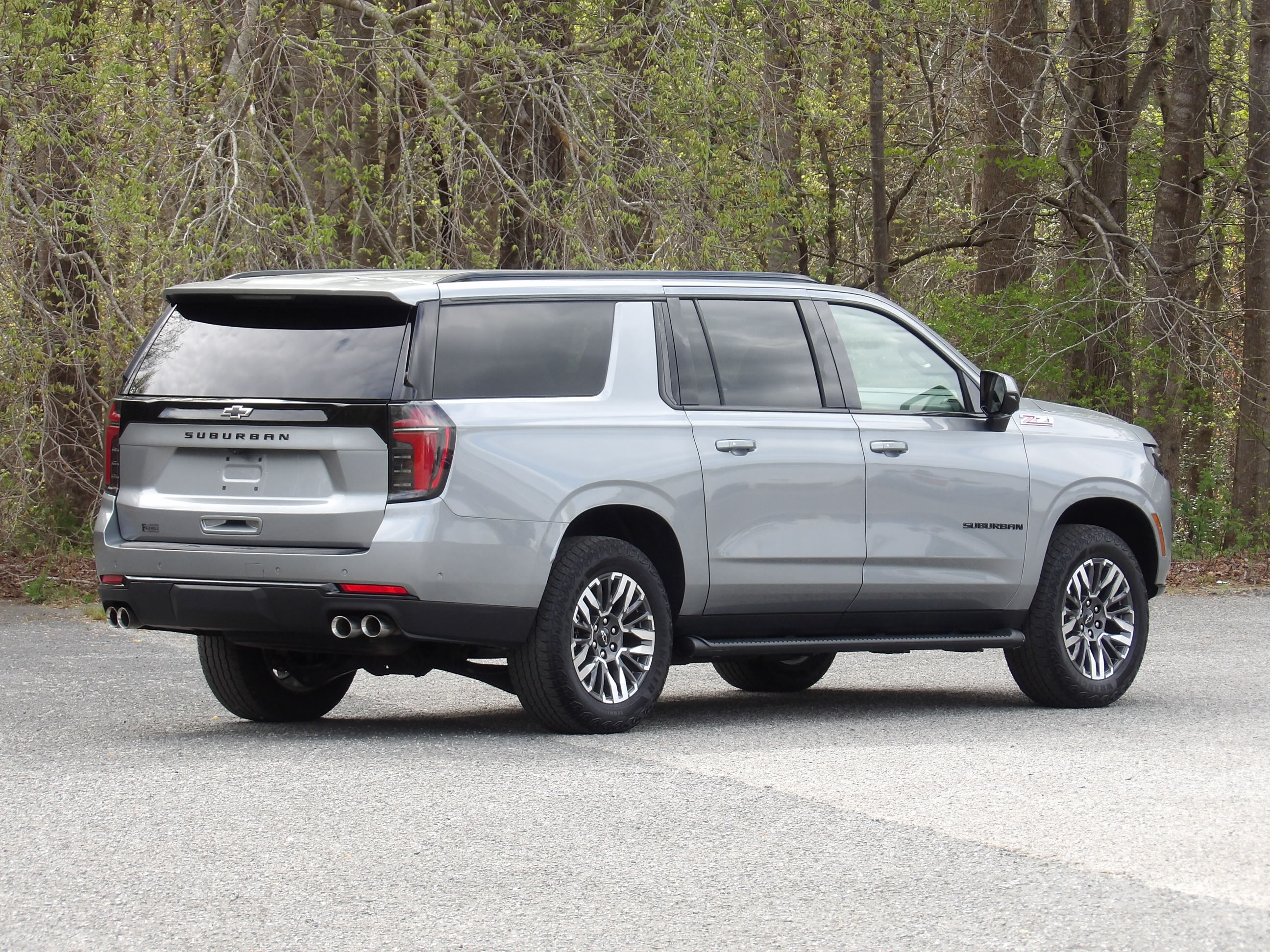 2025 Chevrolet Suburban Z71 - Photo 8