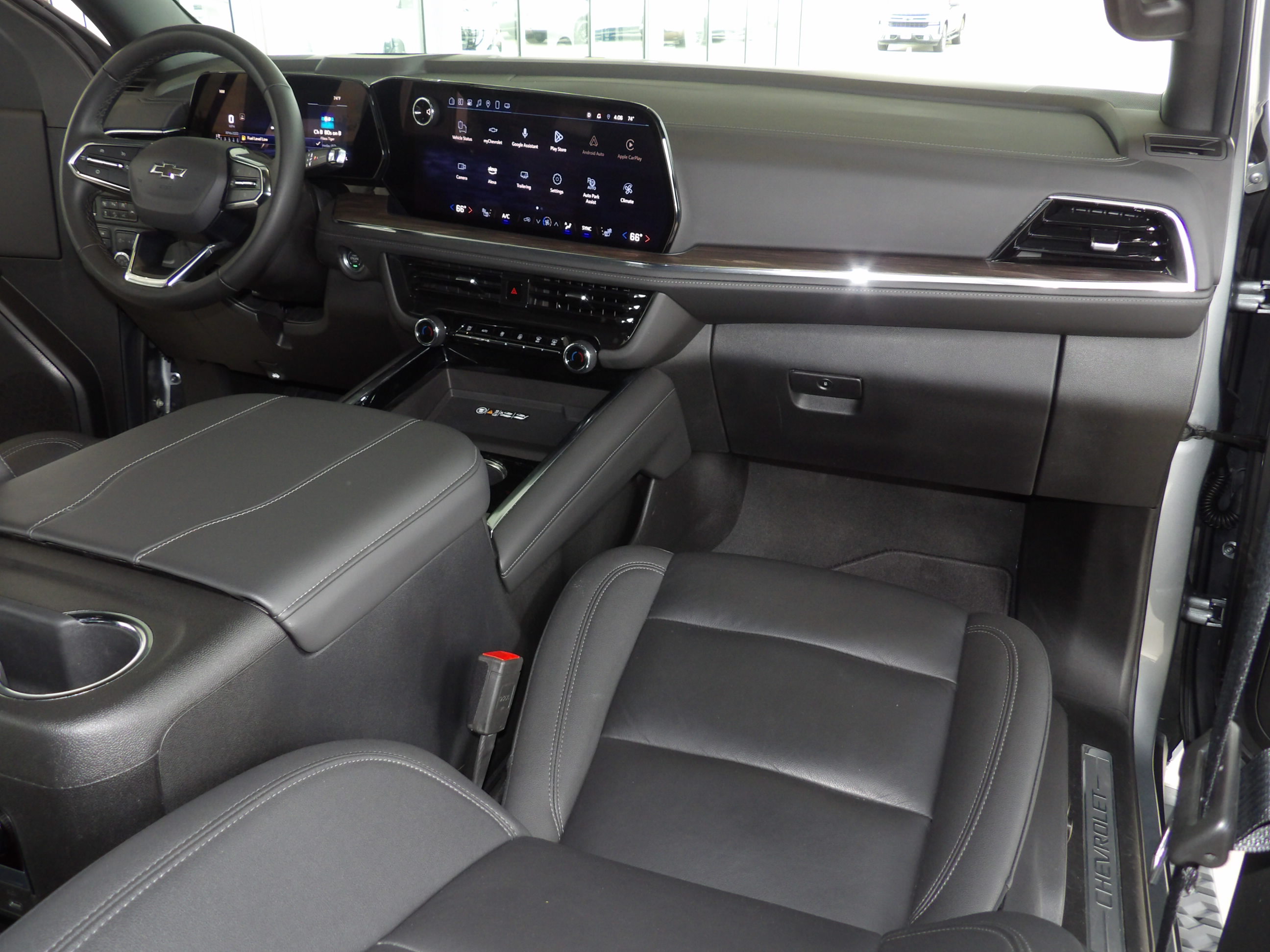 2025 Chevrolet Suburban Z71 - Photo 36
