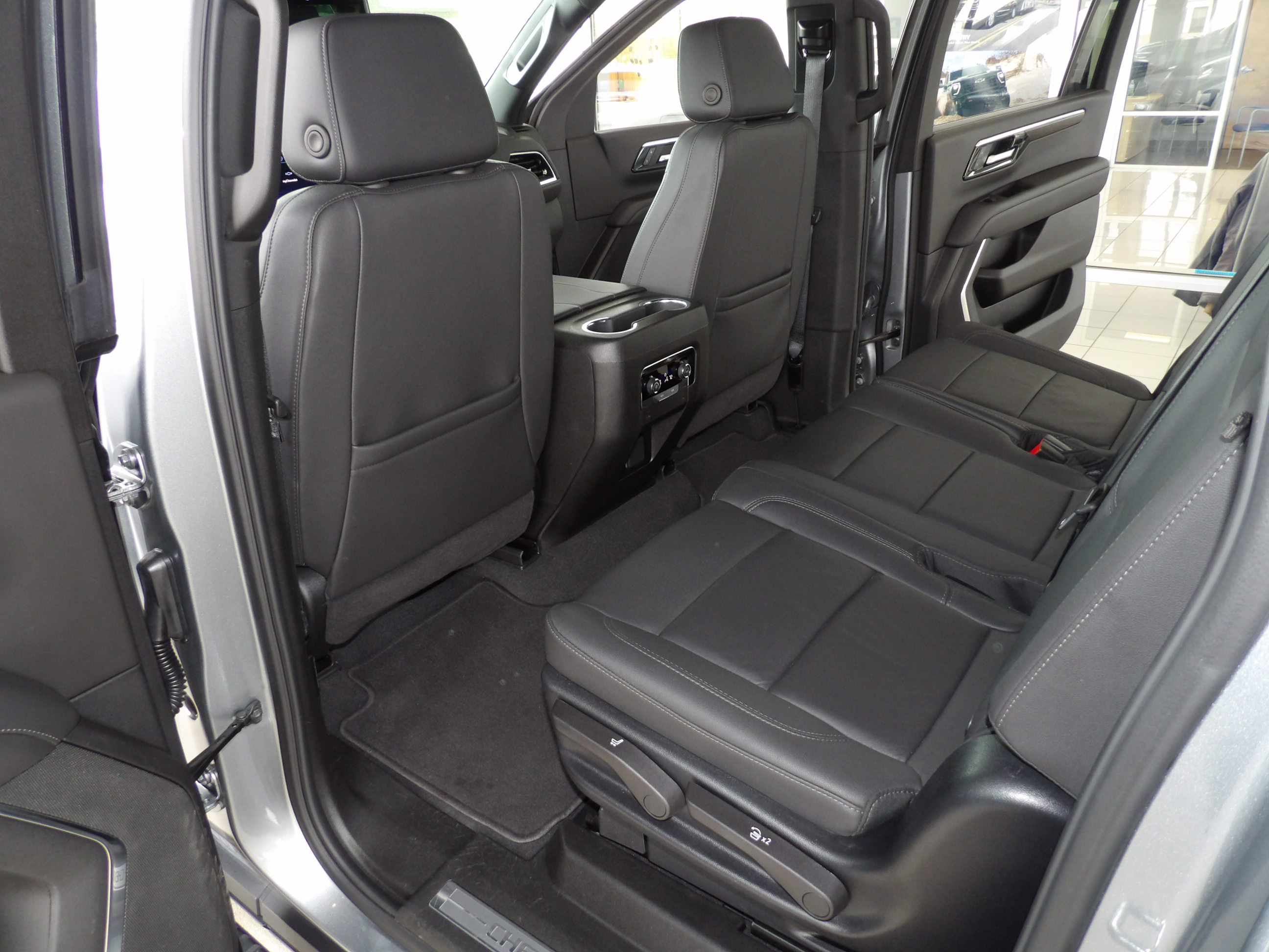 2025 Chevrolet Suburban Z71 - Photo 50