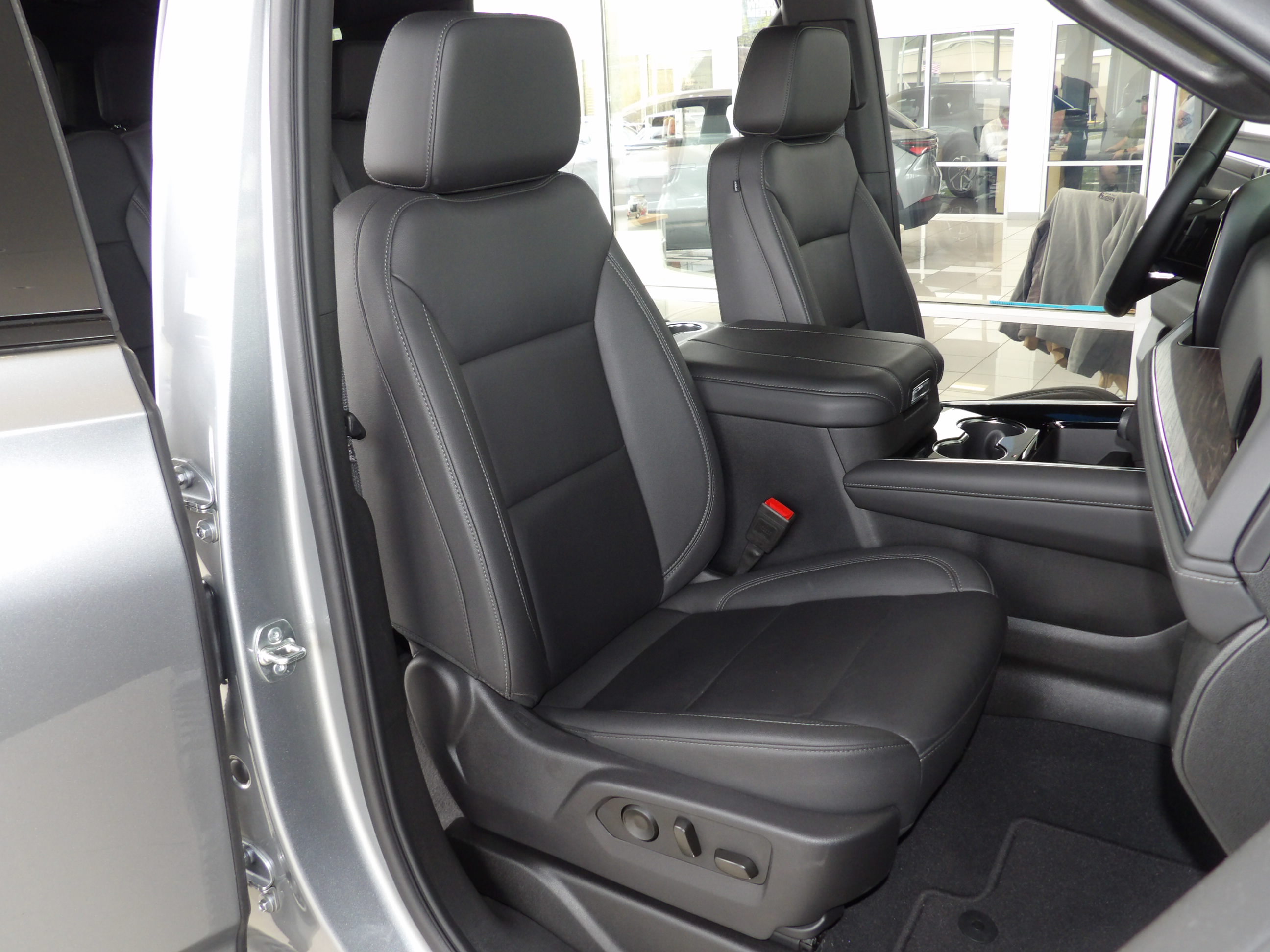 2025 Chevrolet Suburban Z71 - Photo 56