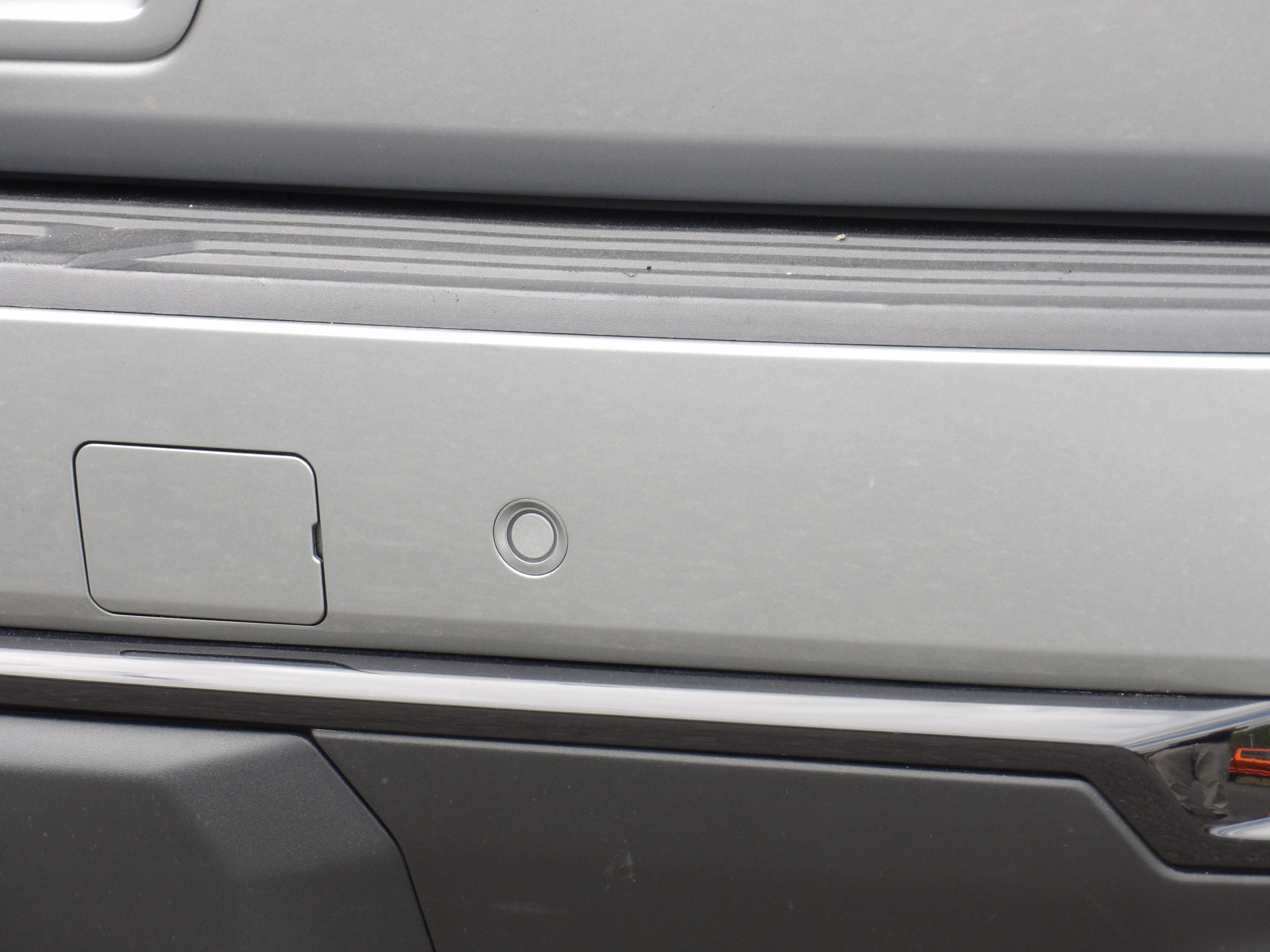 2025 Chevrolet Suburban Z71 - Photo 44