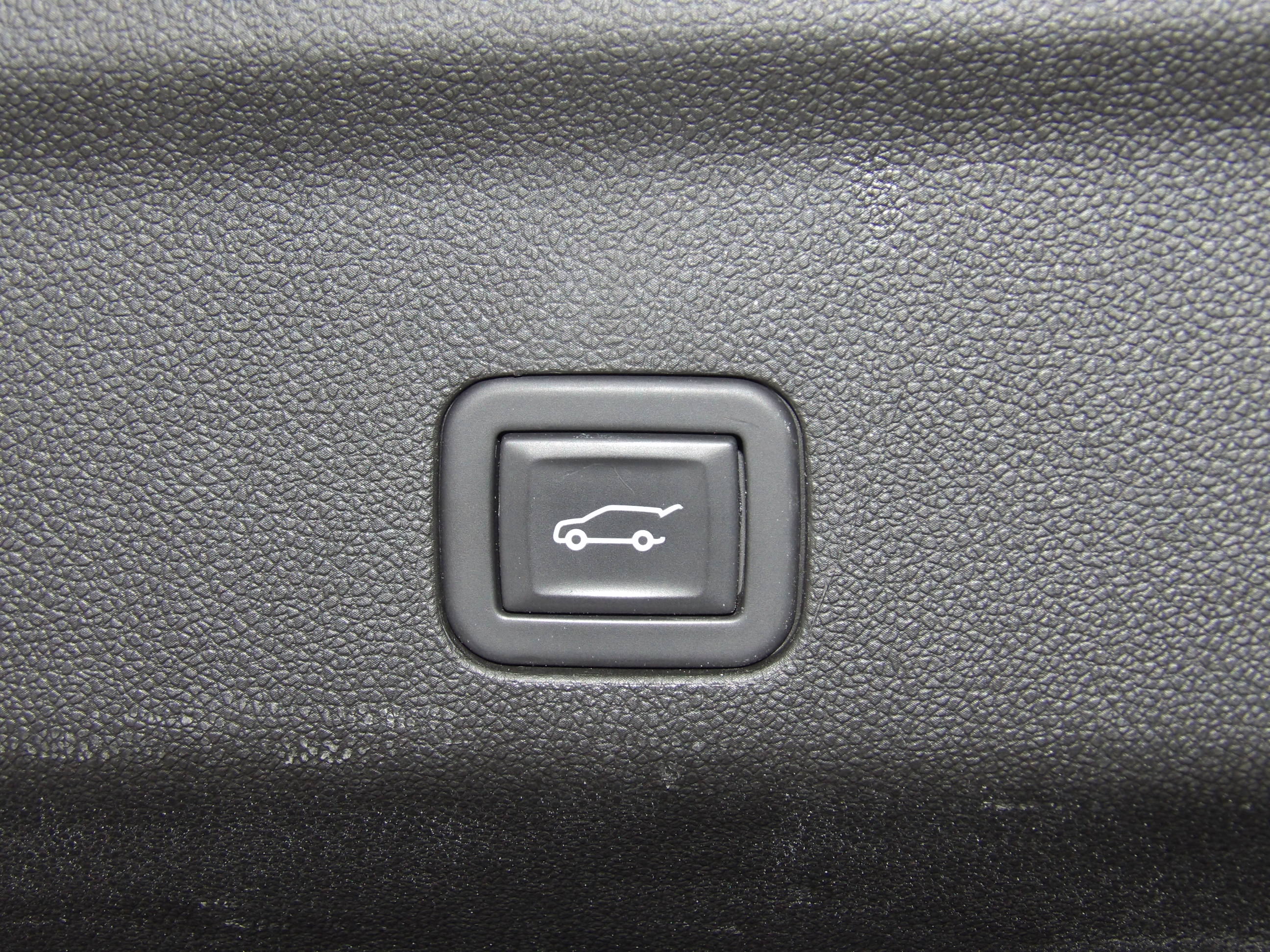 2025 Chevrolet Suburban Z71 - Photo 53