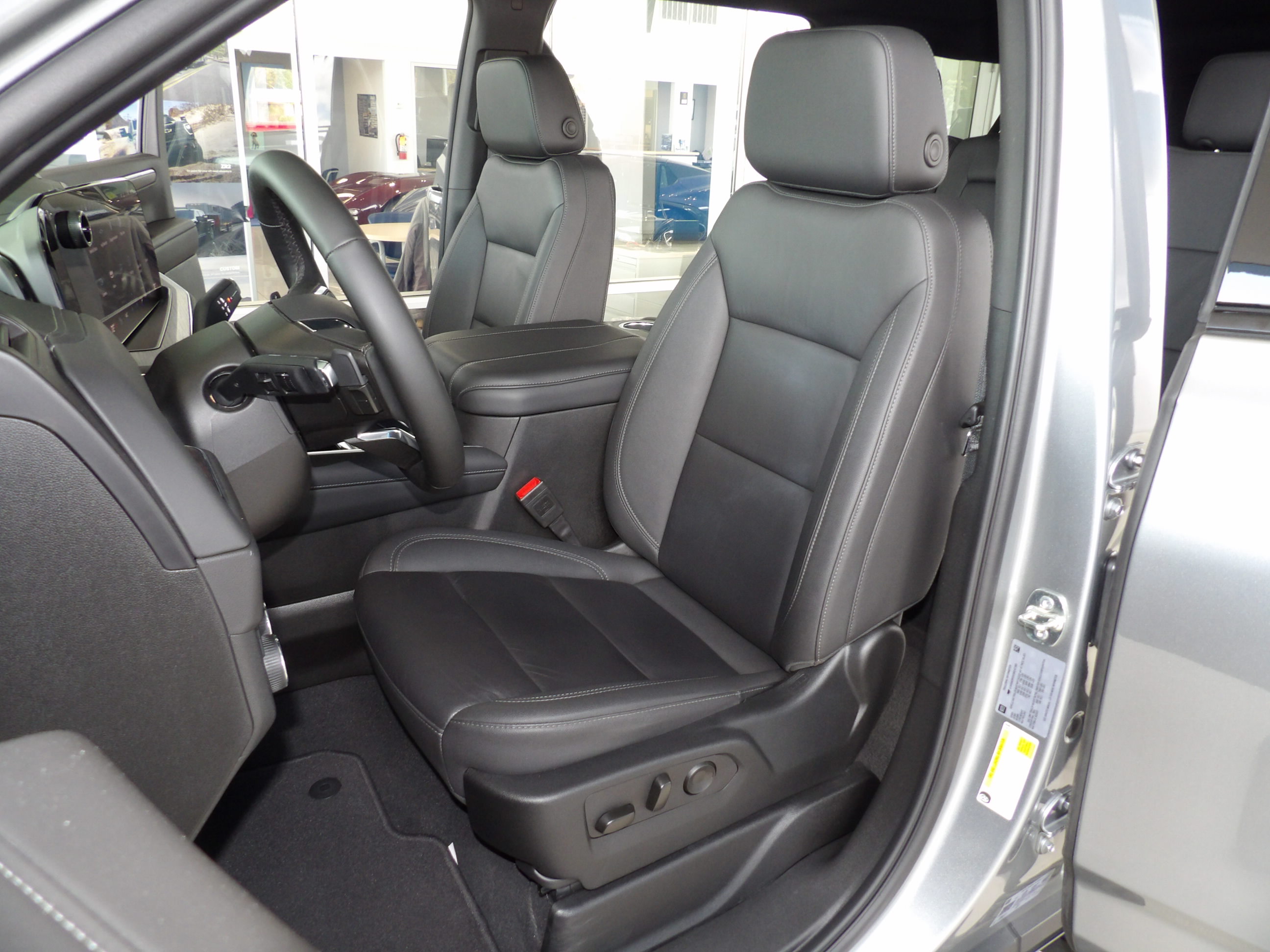 2025 Chevrolet Suburban Z71 - Photo 49