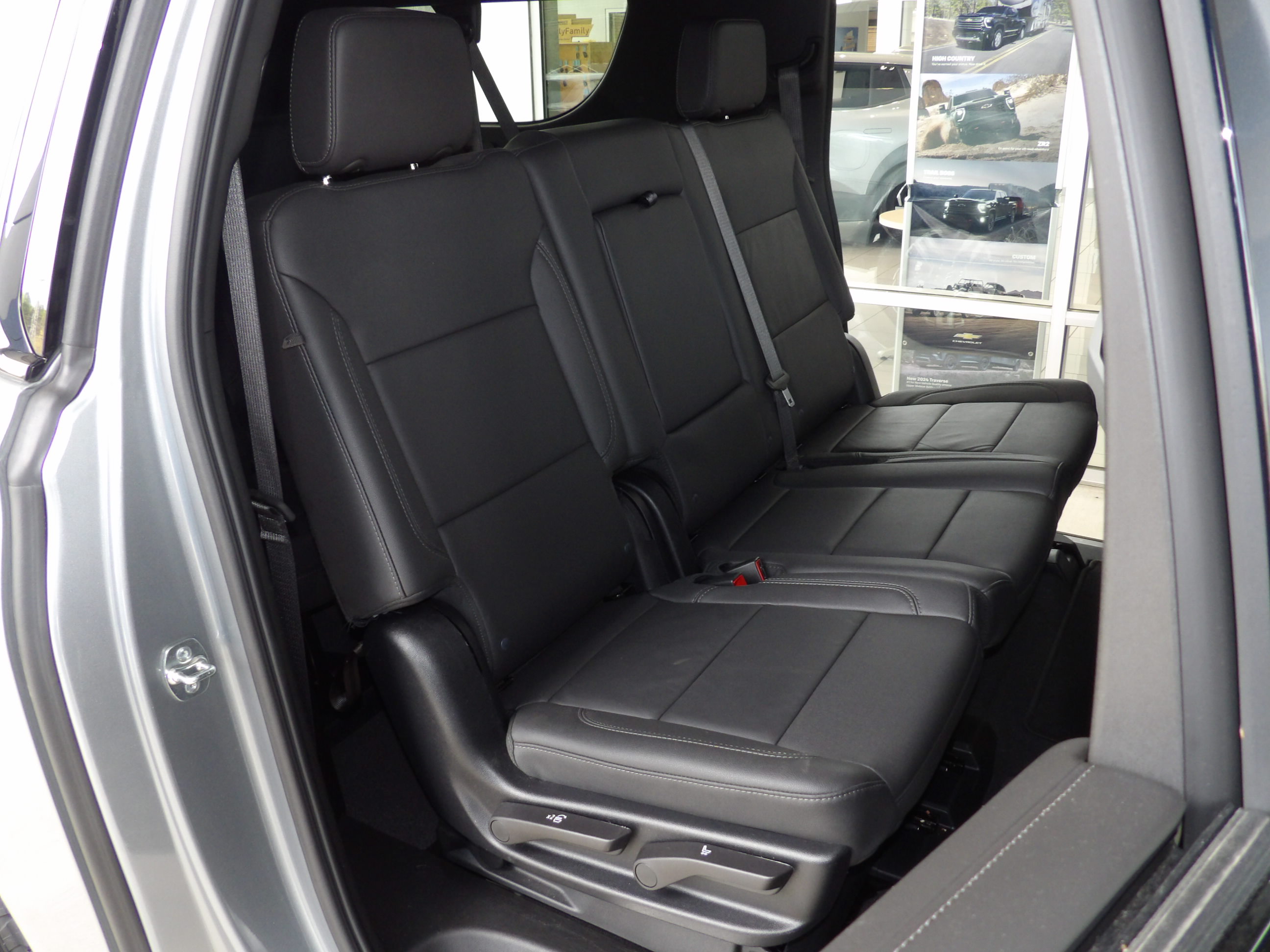 2025 Chevrolet Suburban Z71 - Photo 55
