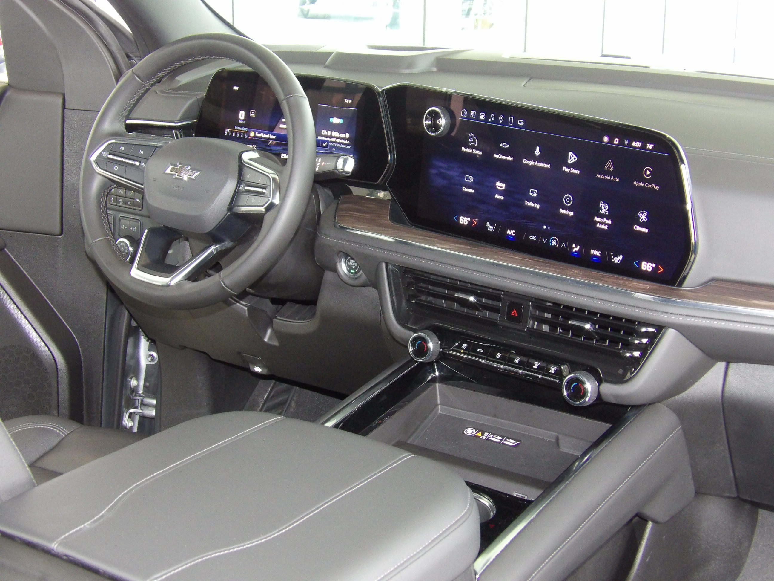 2025 Chevrolet Suburban Z71 - Photo 58