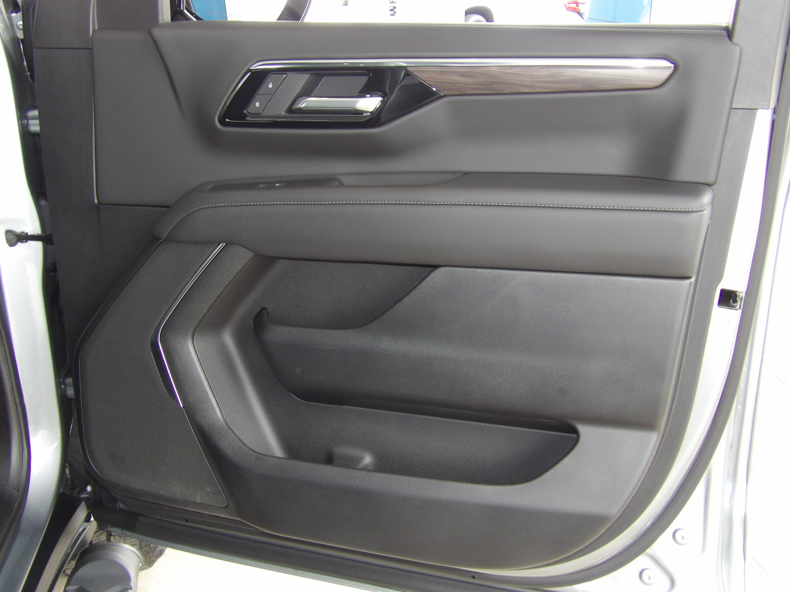 2025 Chevrolet Suburban Z71 - Photo 57