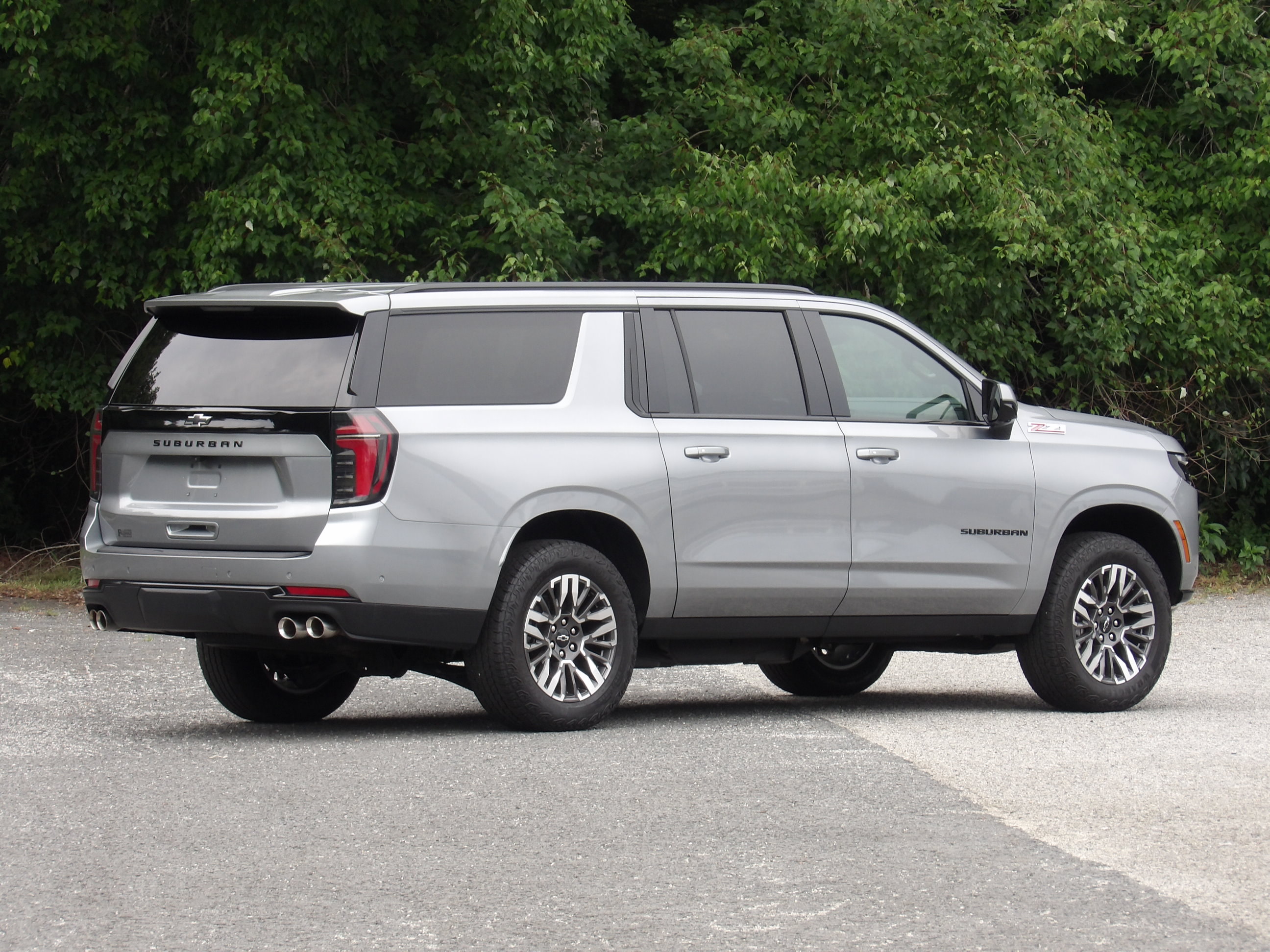 2025 Chevrolet Suburban Z71 - Photo 40