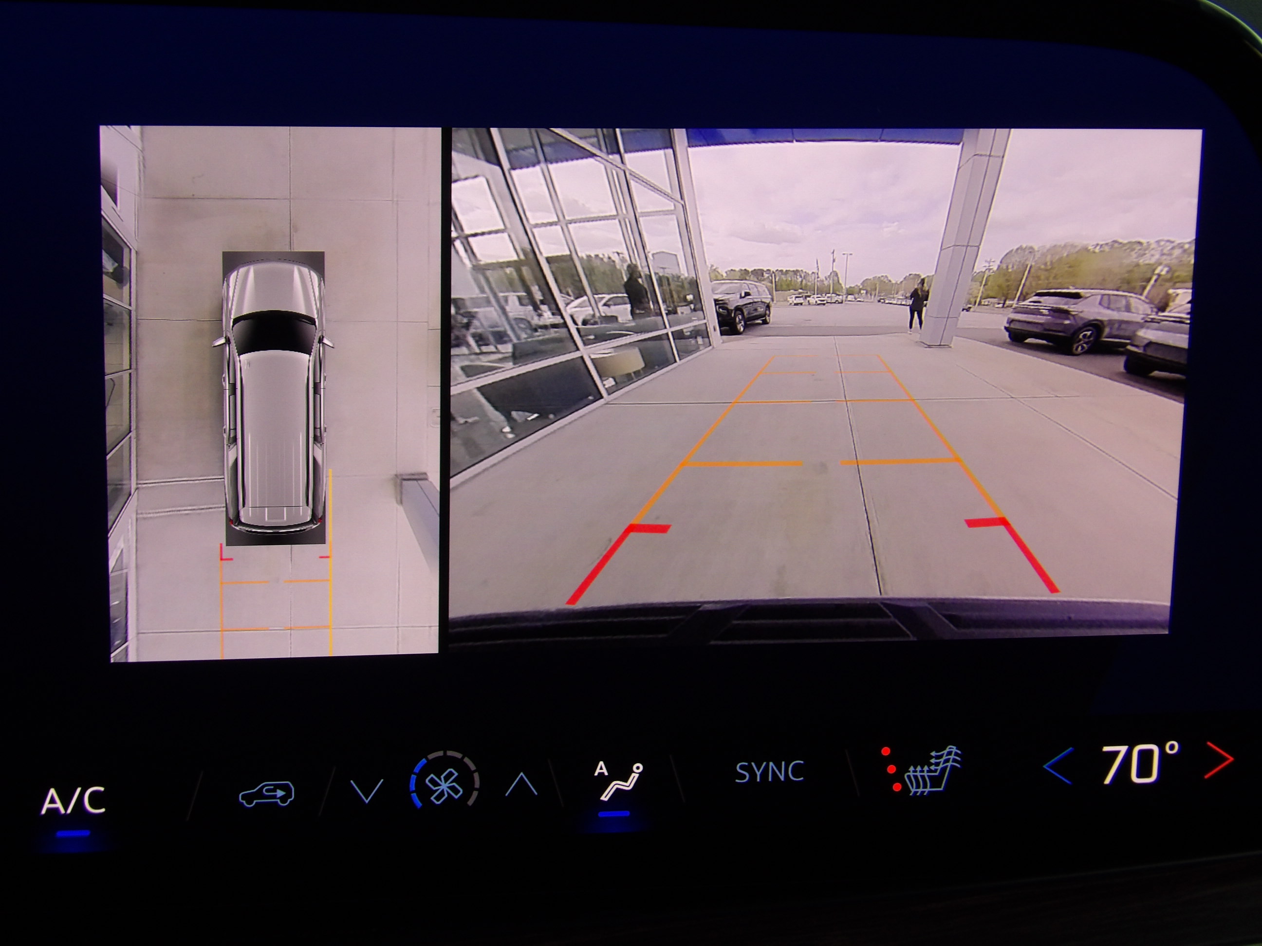 2025 Chevrolet Suburban Z71 - Photo 35
