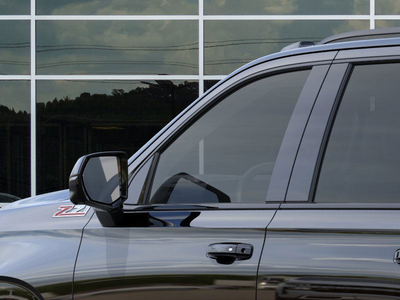 2025 Chevrolet Suburban Z71 photo 12