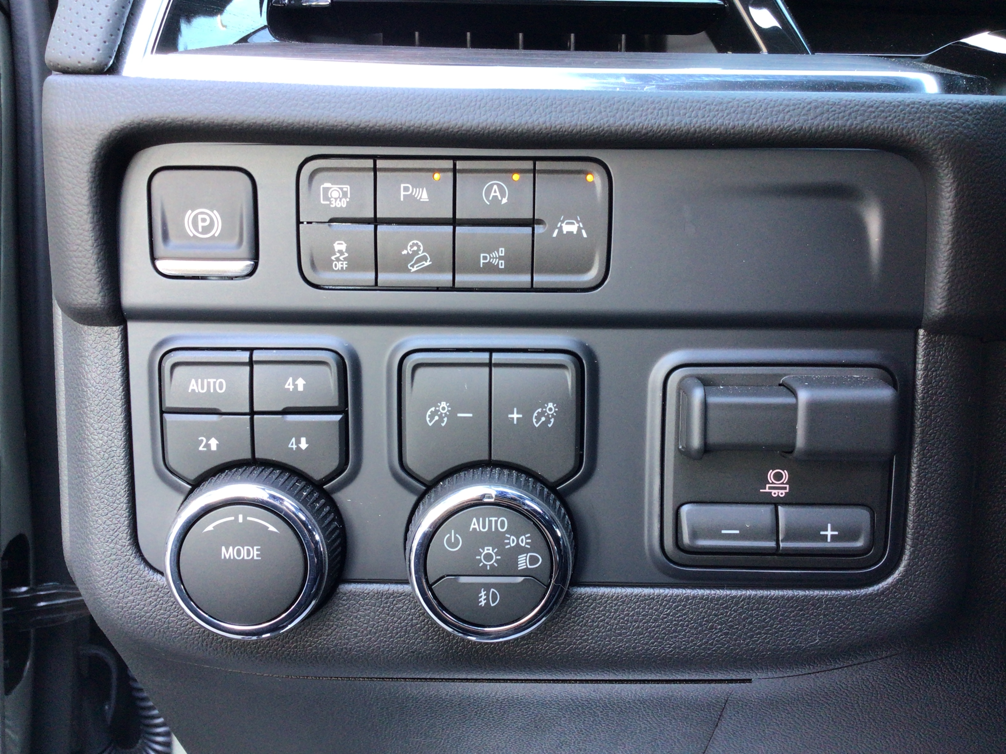 2026 Chevrolet Suburban Premier - Photo 13