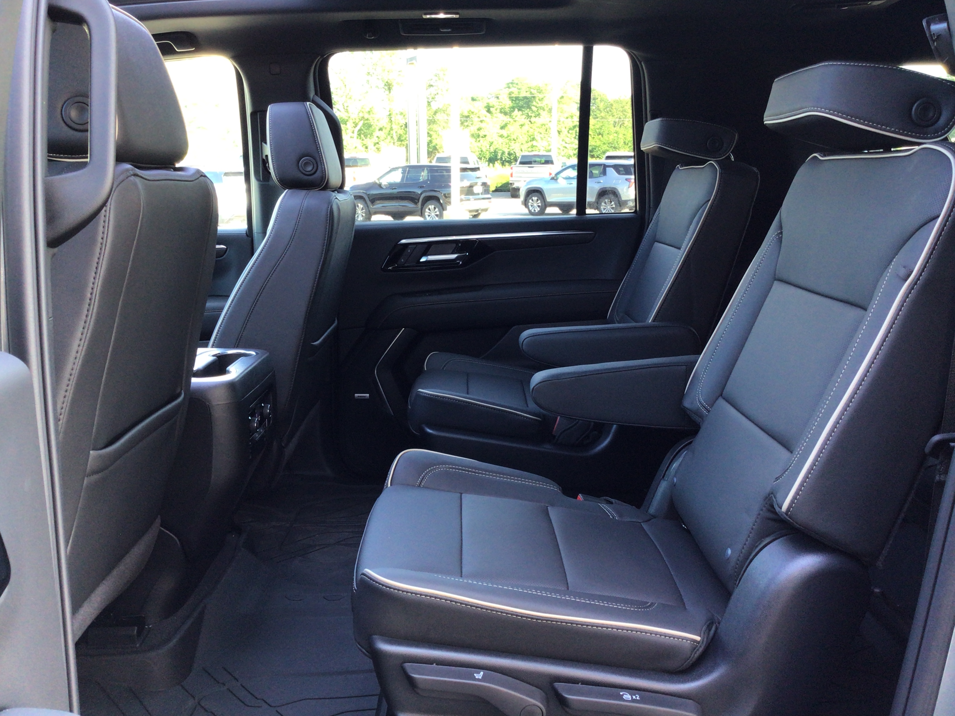 2026 Chevrolet Suburban Premier - Photo 18