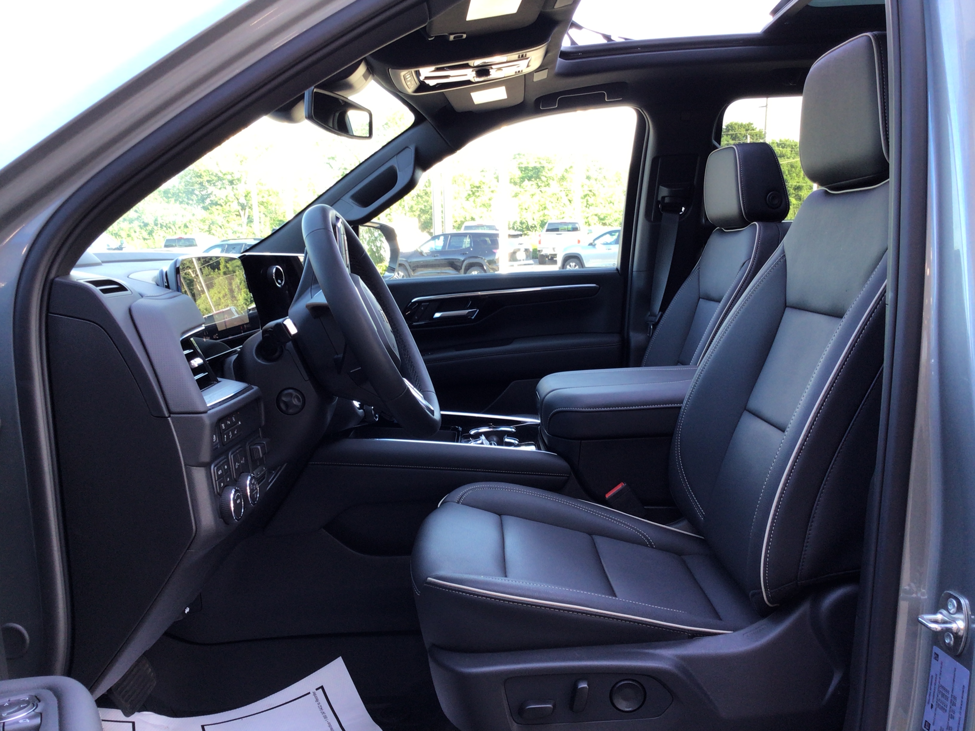 2026 Chevrolet Suburban Premier - Photo 12