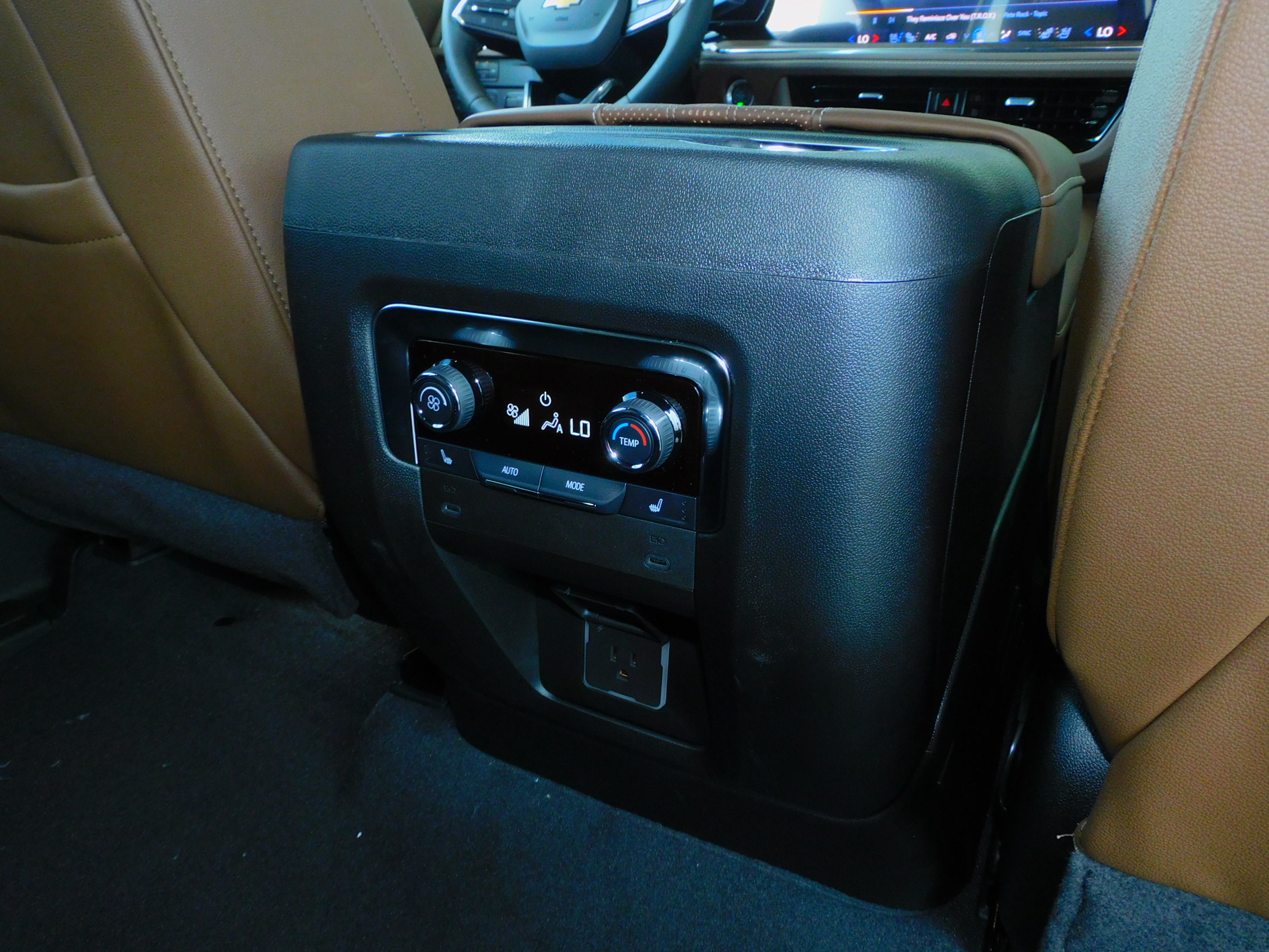 2026 Chevrolet Suburban High Country photo 32