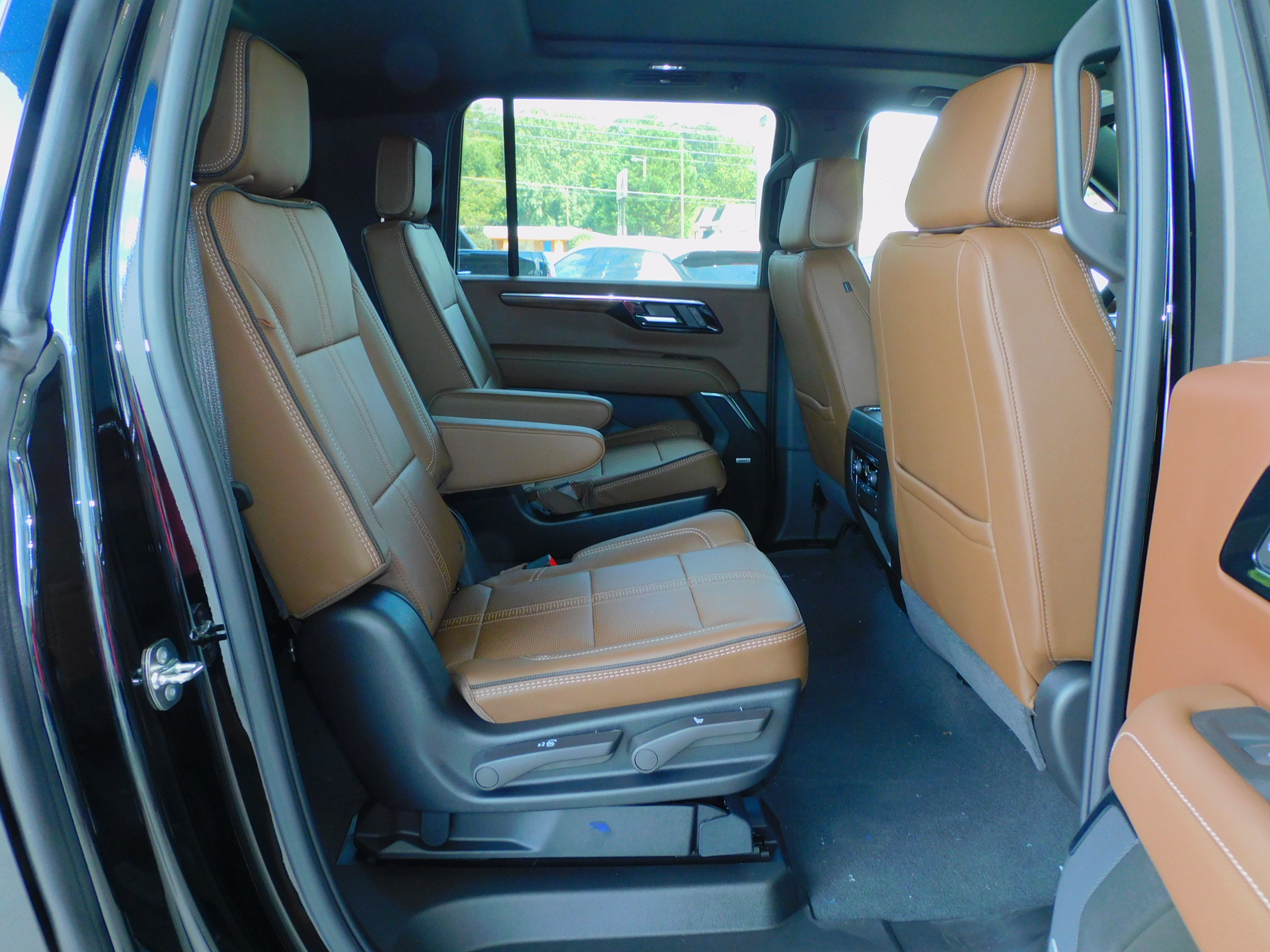 2026 Chevrolet Suburban High Country photo 28