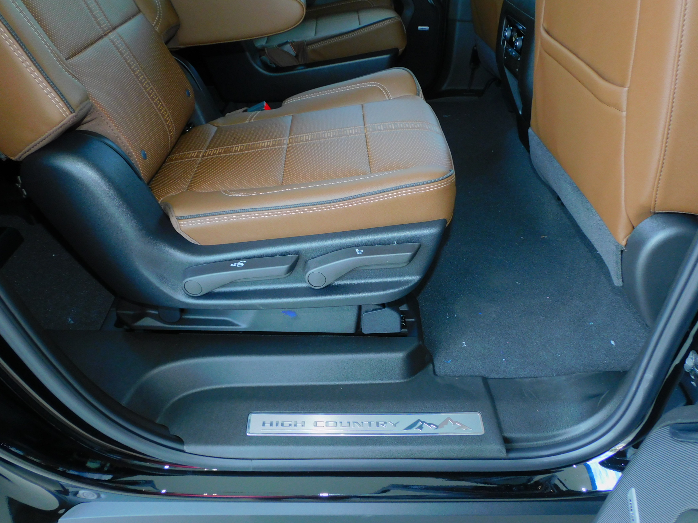 2026 Chevrolet Suburban High Country photo 31