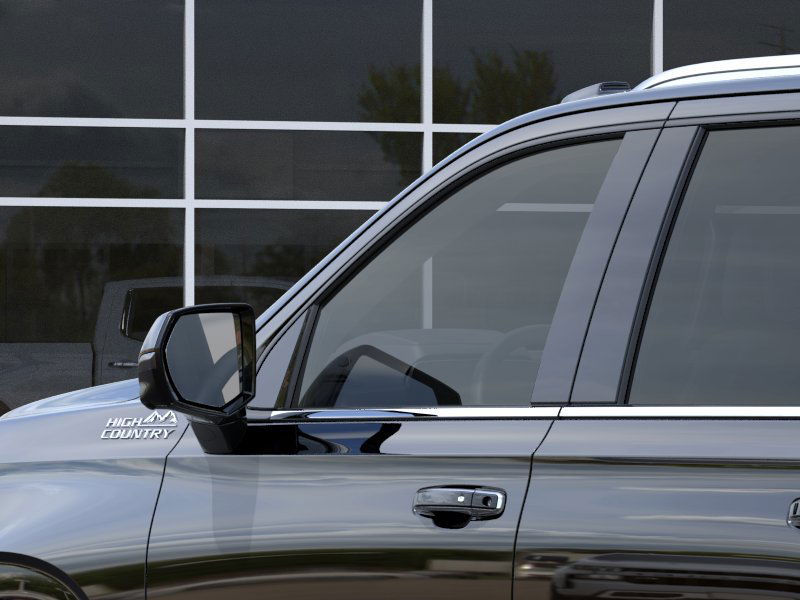 2025 Chevrolet Suburban High Country photo 12