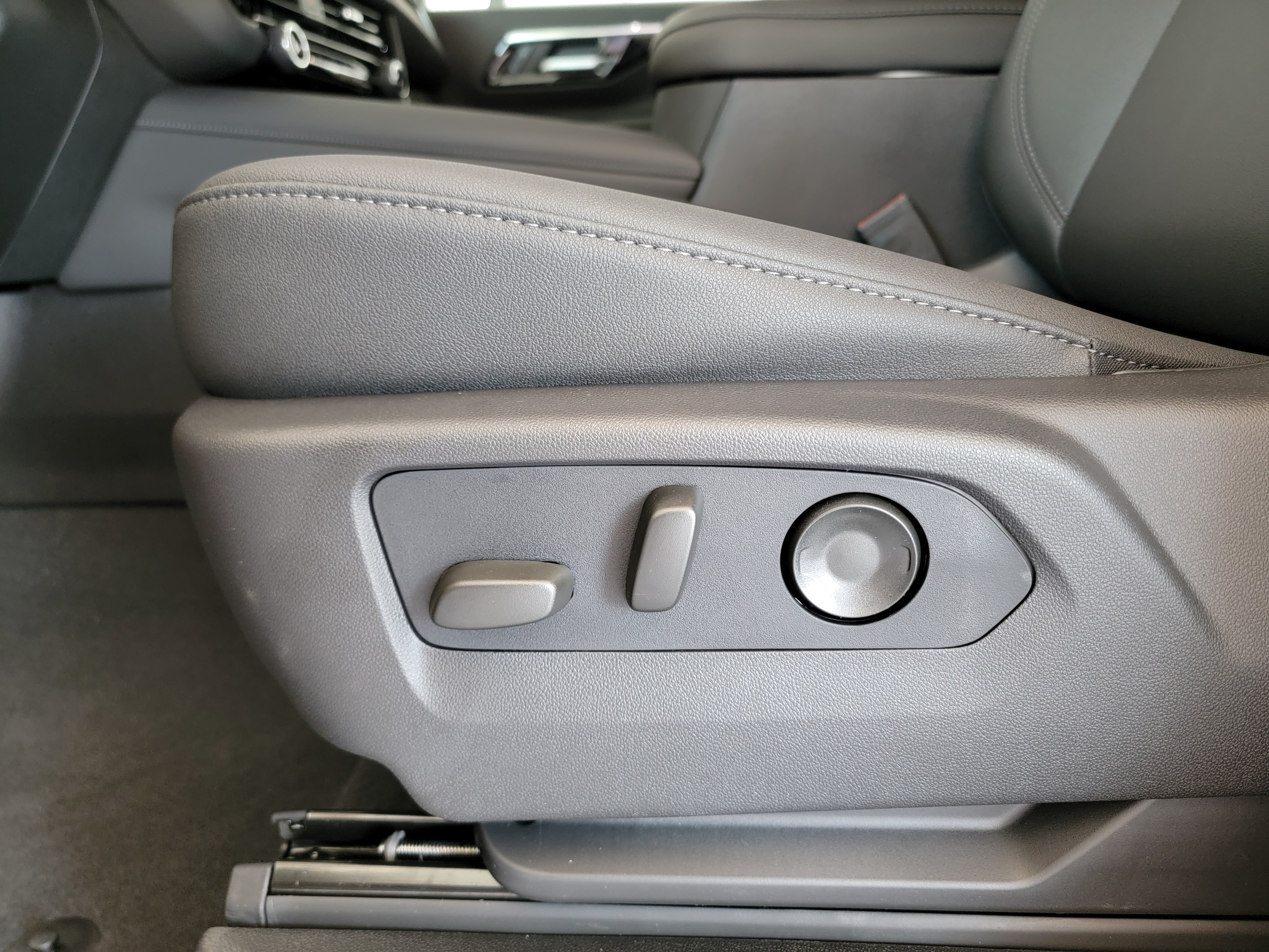2026 Chevrolet Tahoe LT - Photo 17