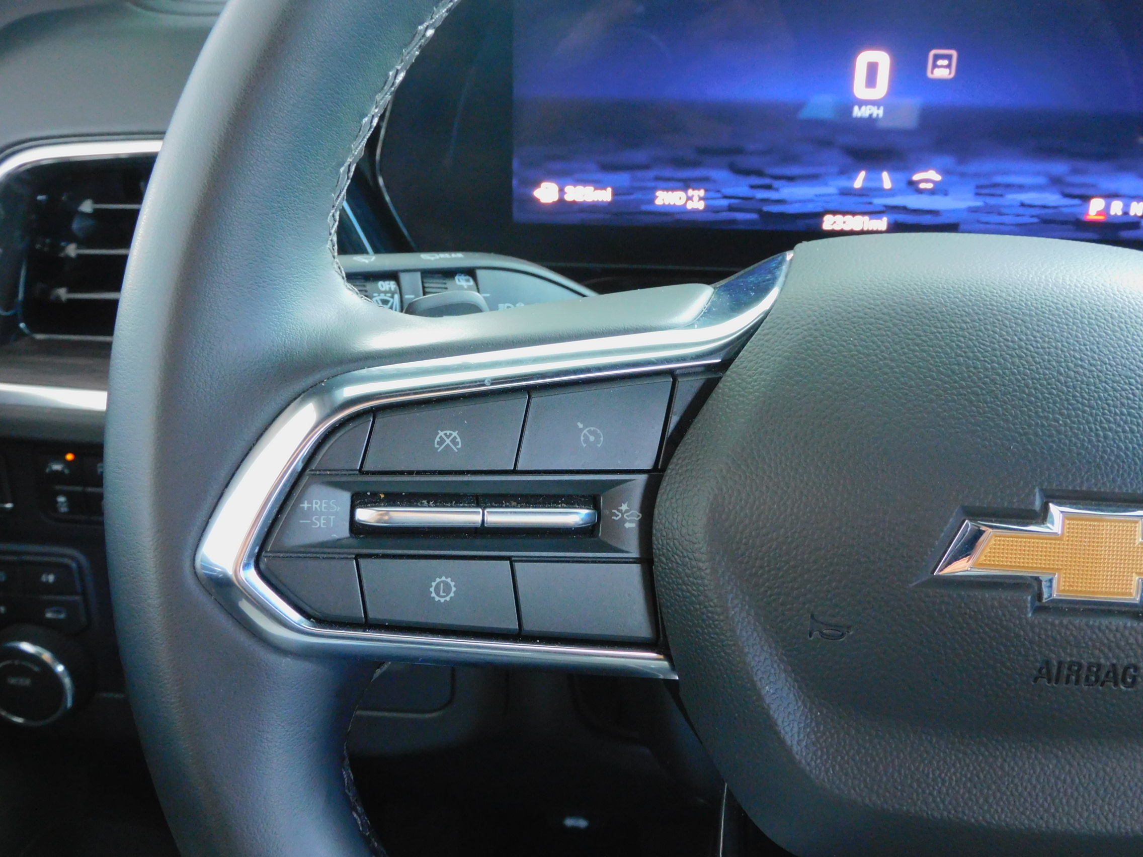 Used 2025 Summit White Chevrolet LT image 30