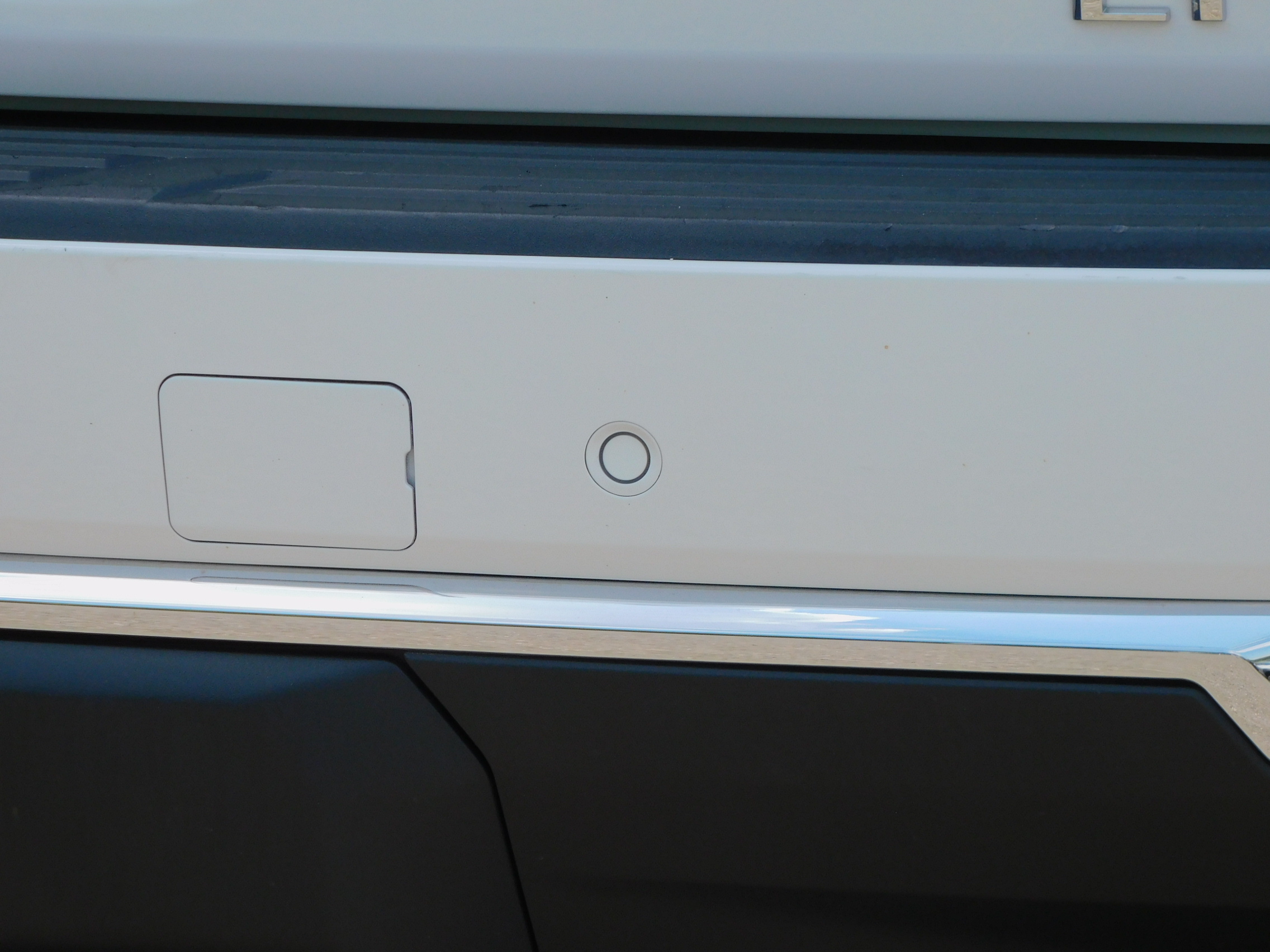 Used 2025 Summit White Chevrolet LT image 14
