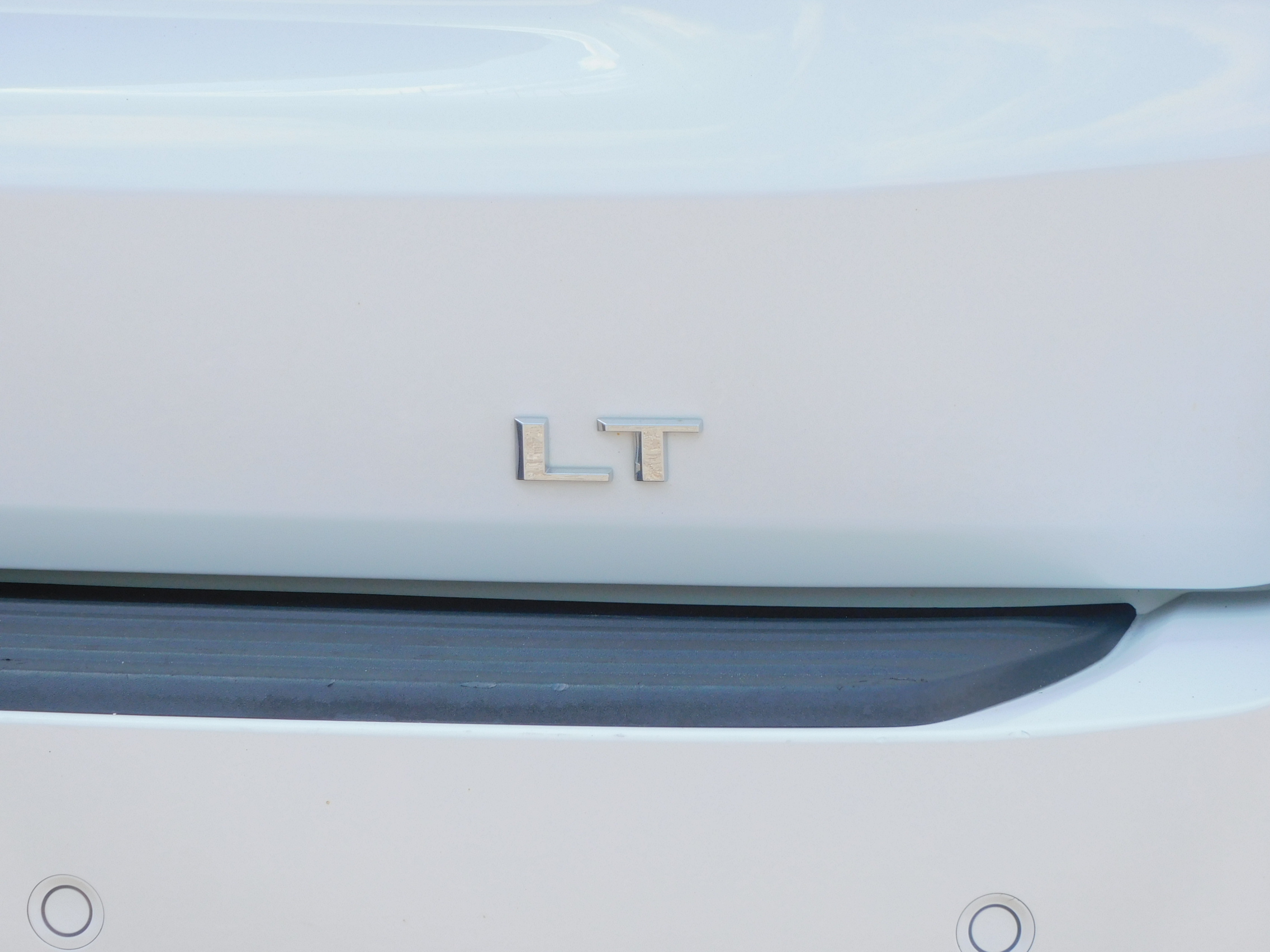 Used 2025 Summit White Chevrolet LT image 13