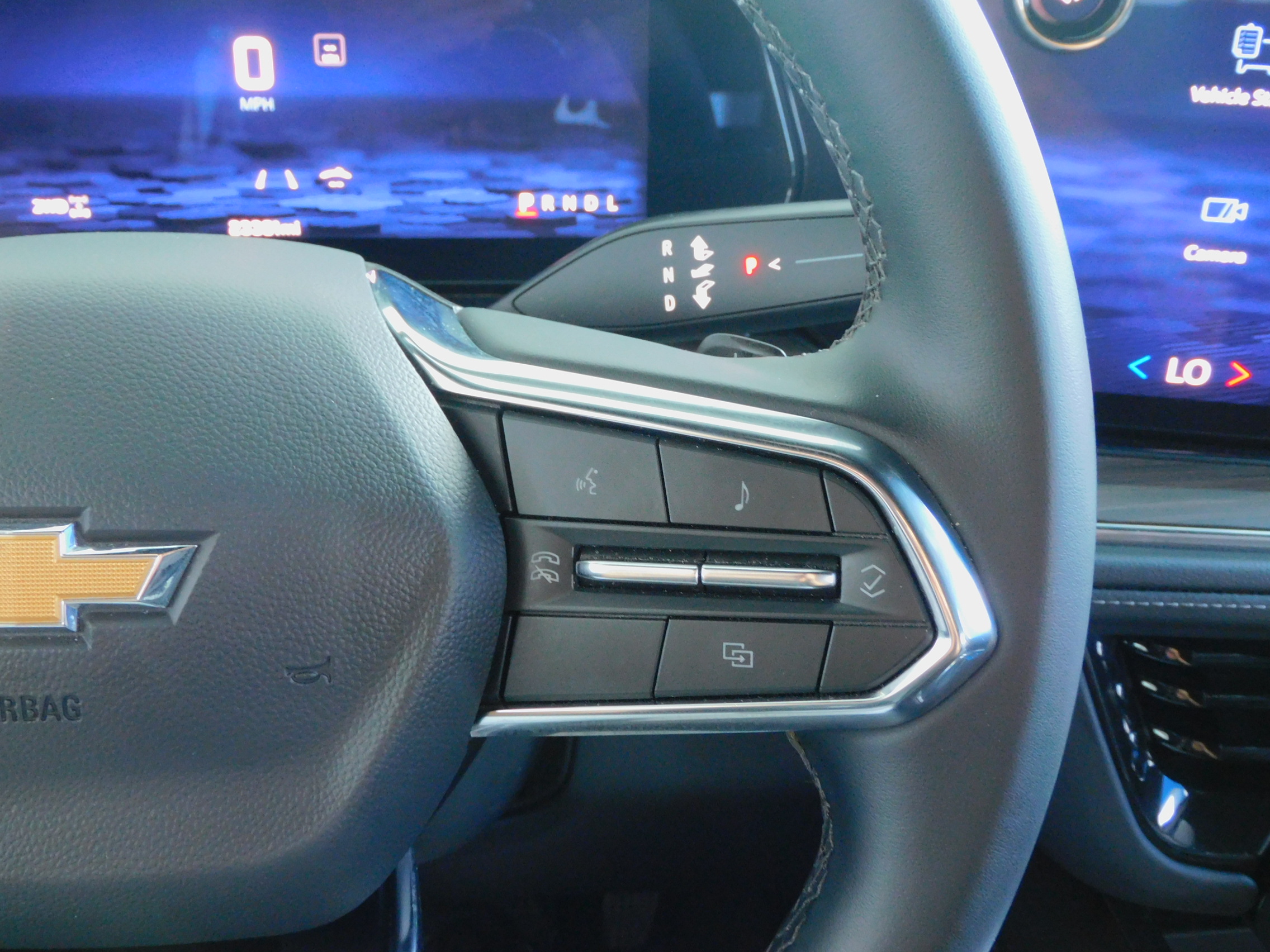 Used 2025 Summit White Chevrolet LT image 31