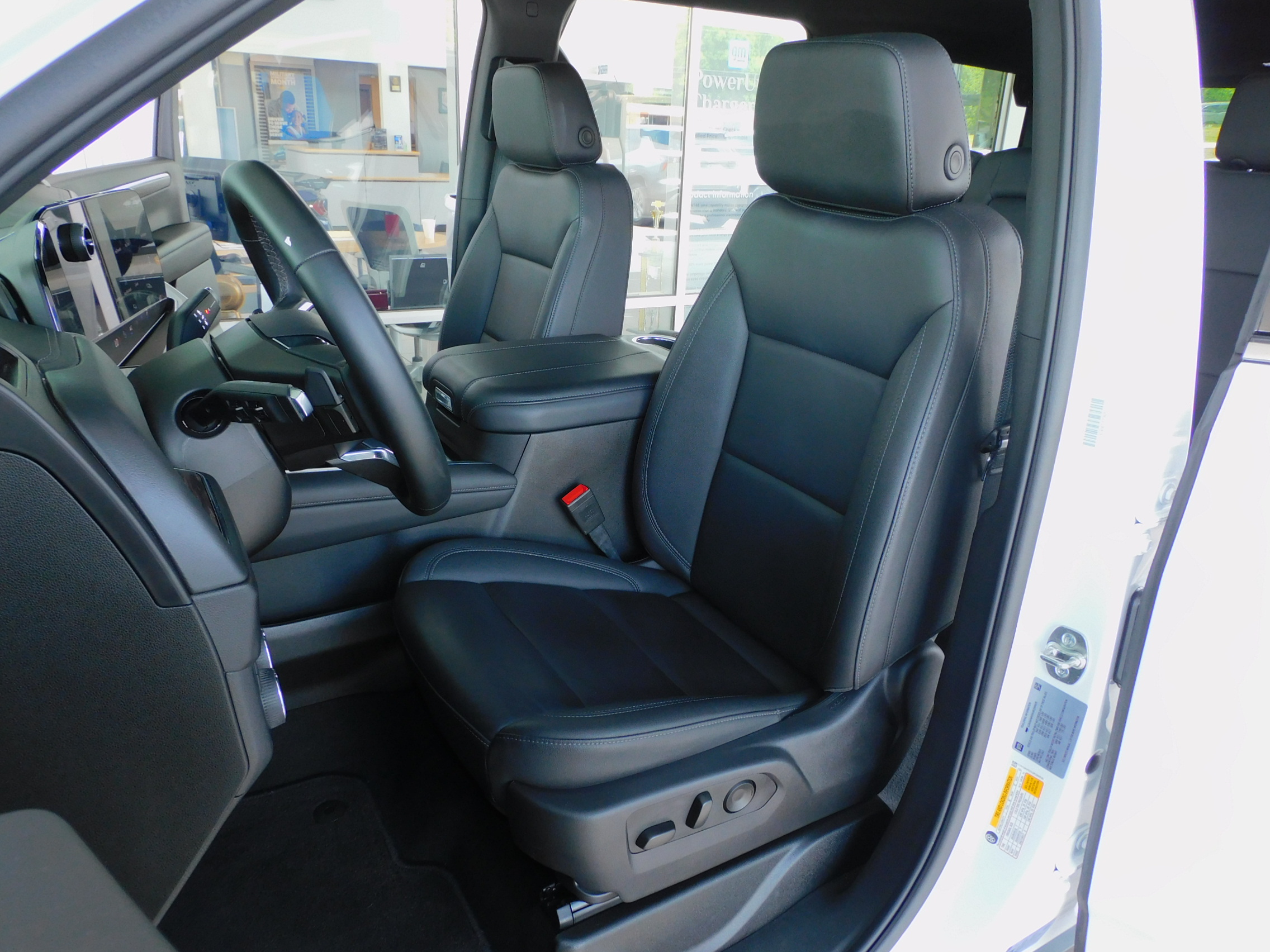 Used 2025 Summit White Chevrolet LT image 20