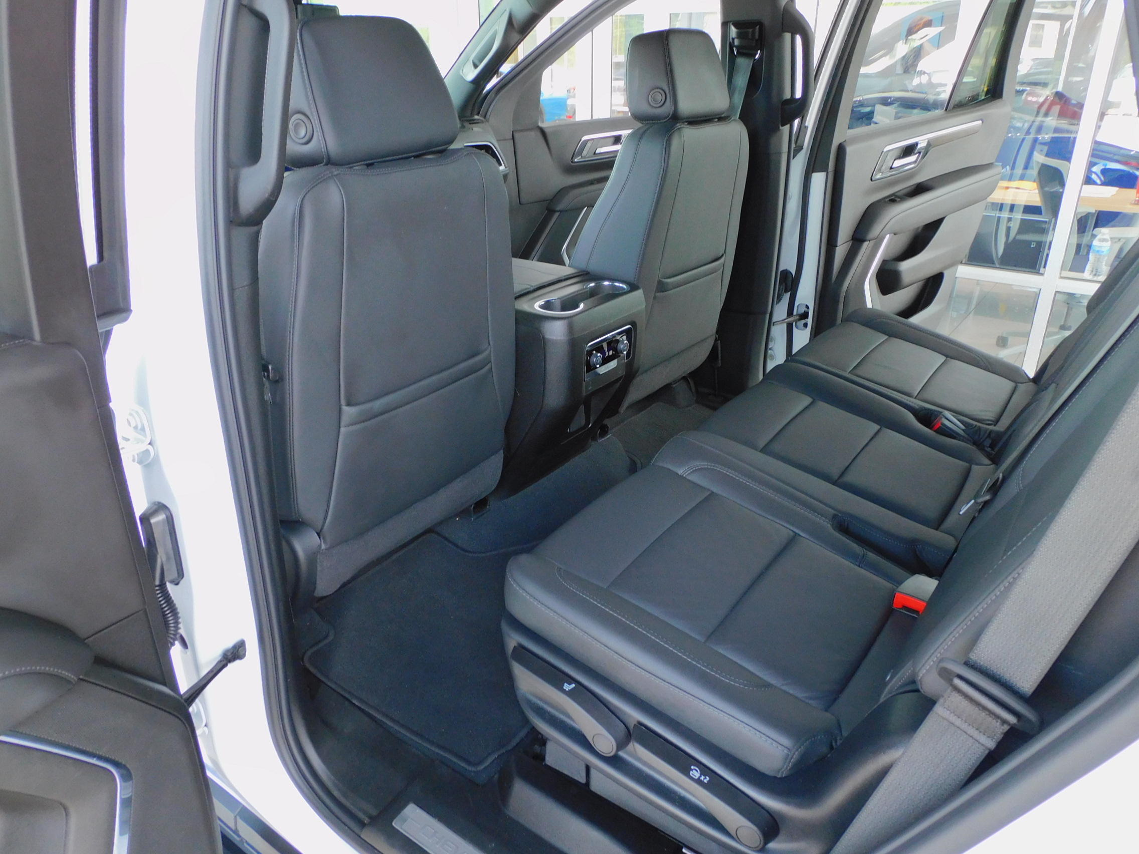 Used 2025 Summit White Chevrolet LT image 21