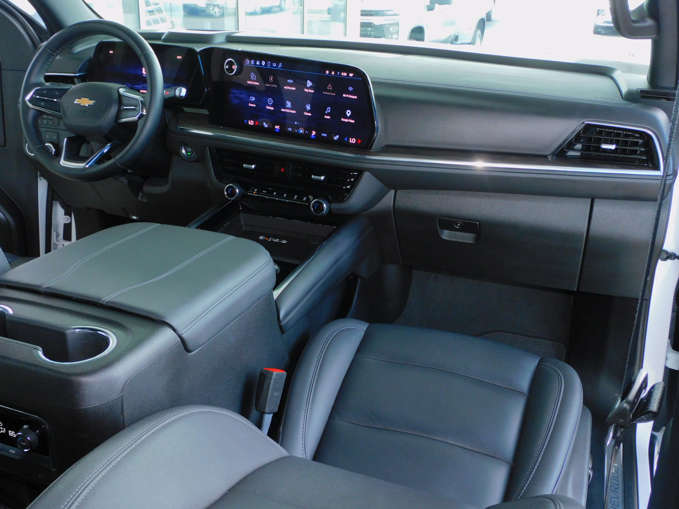 Used 2025 Summit White Chevrolet LT image 4