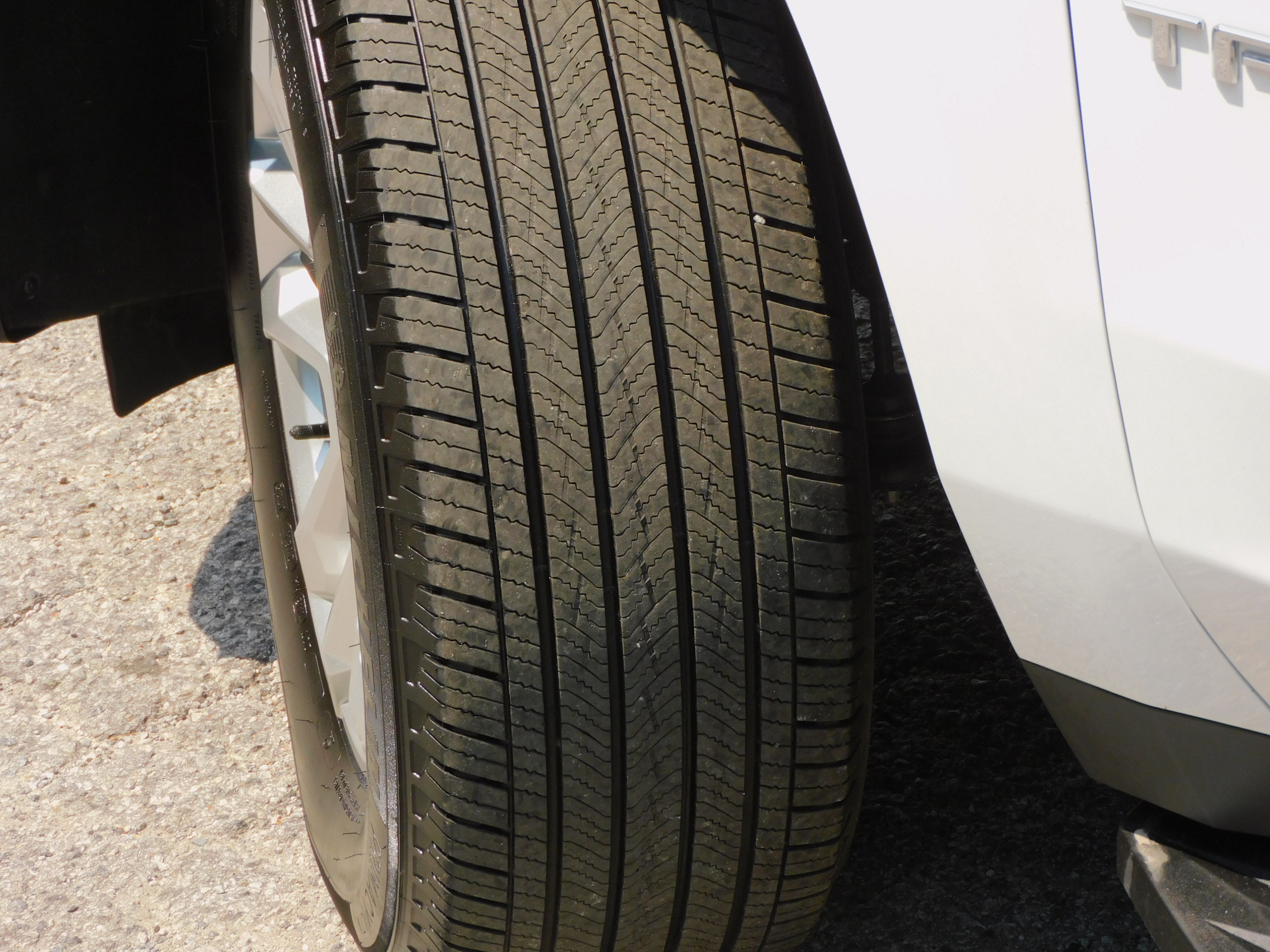 Used 2025 Summit White Chevrolet LT image 16