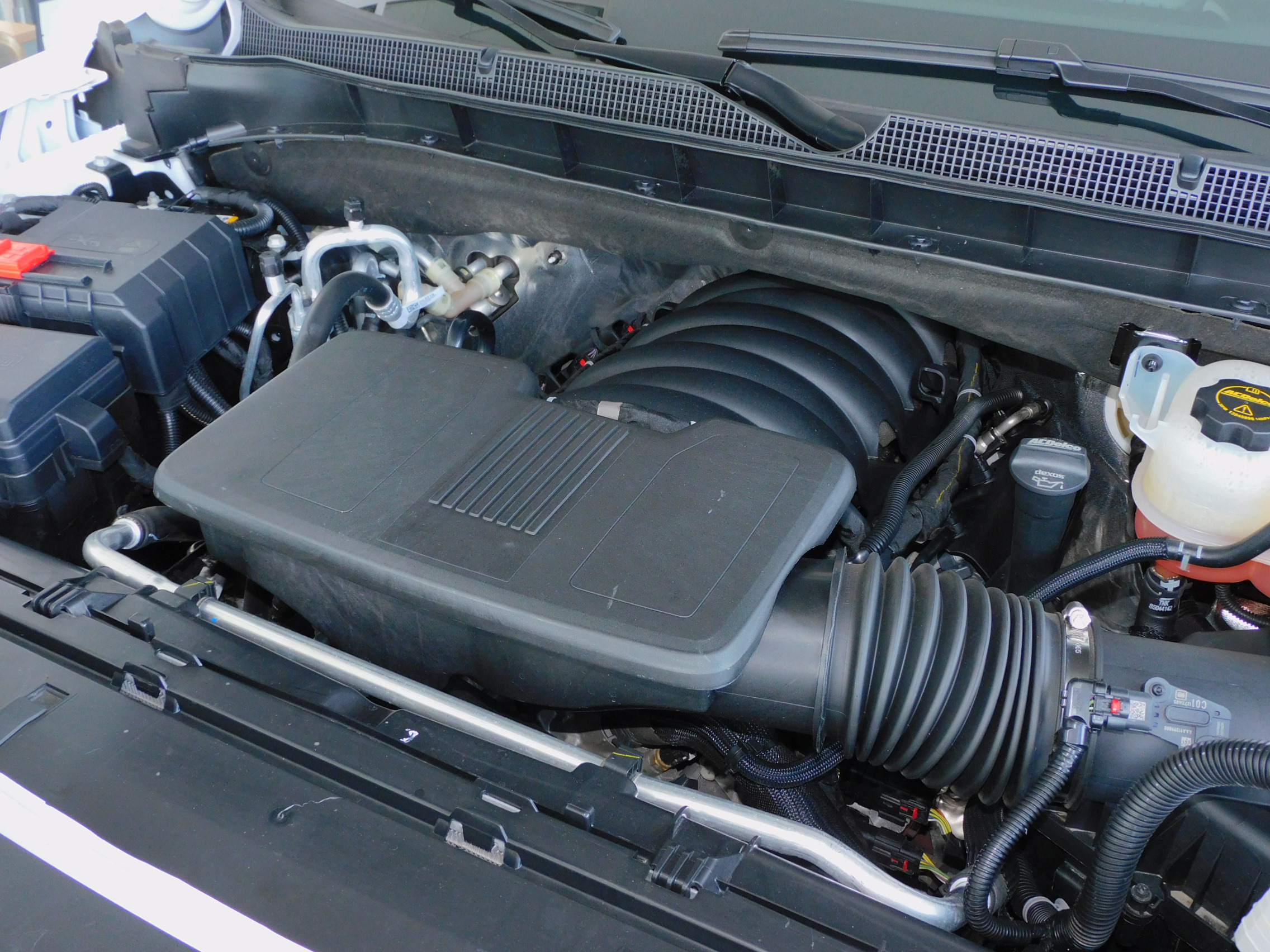 Used 2025 Summit White Chevrolet LT image 17