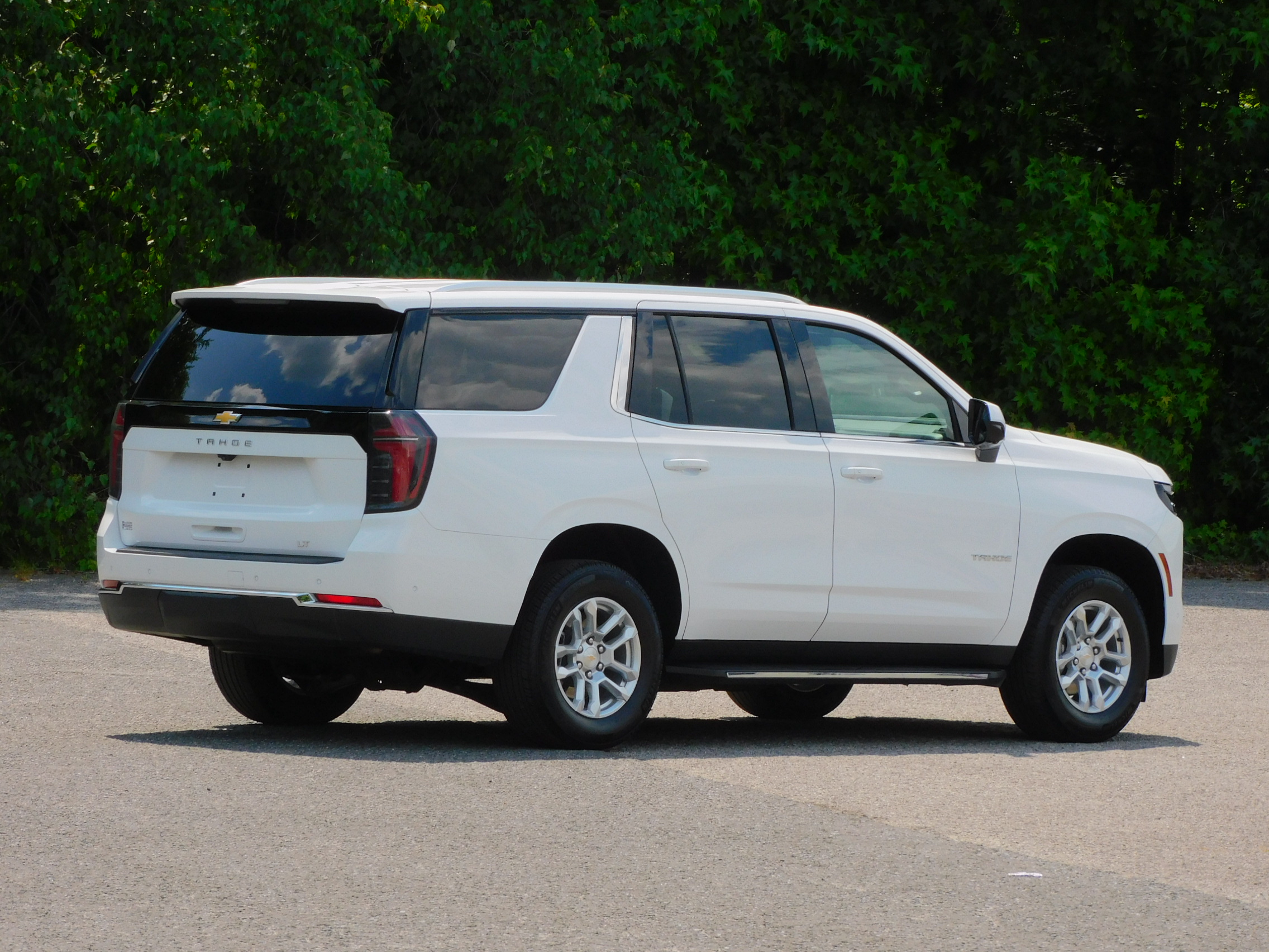 Used 2025 Summit White Chevrolet LT image 8
