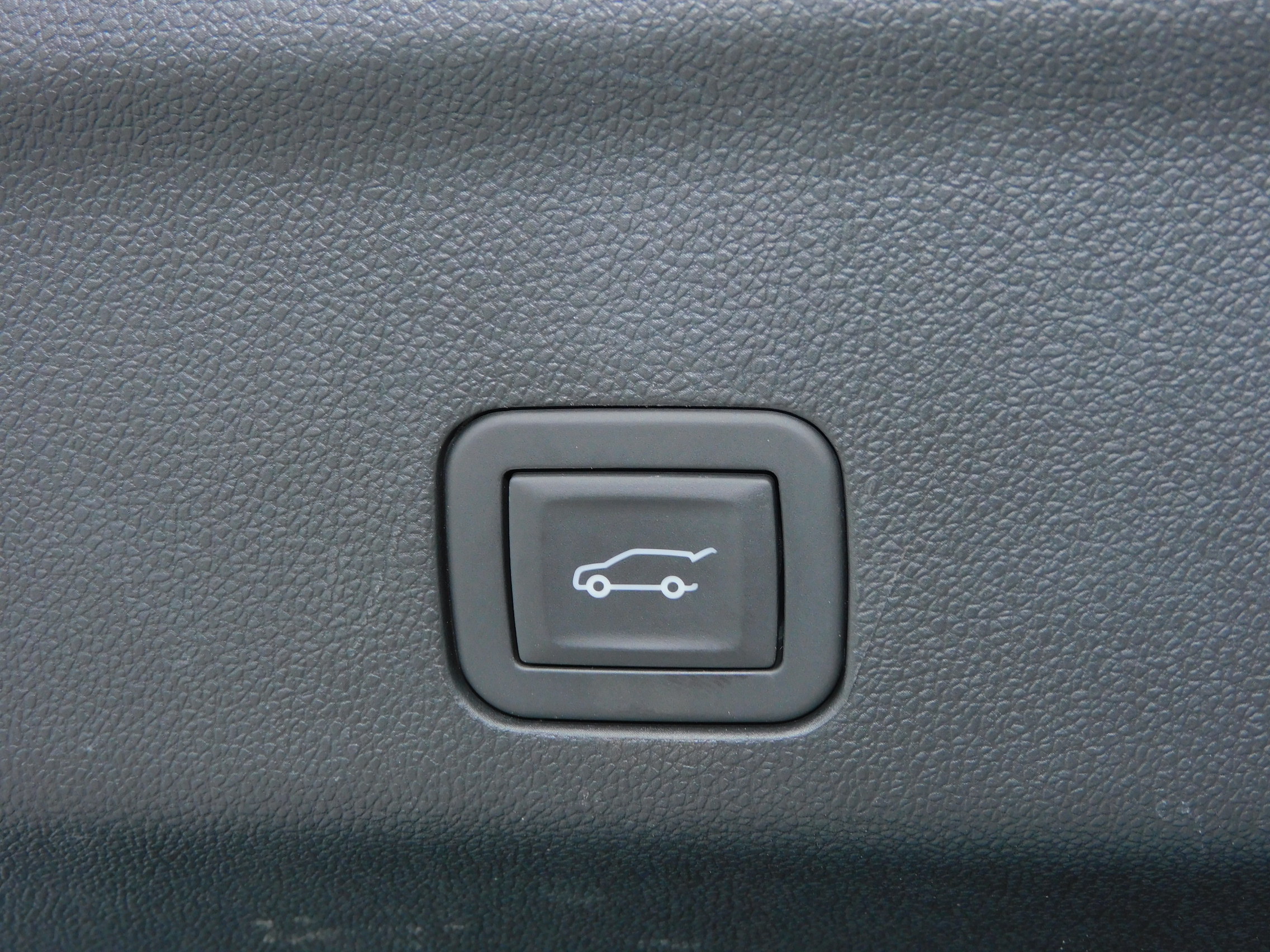 Used 2025 Summit White Chevrolet LT image 24