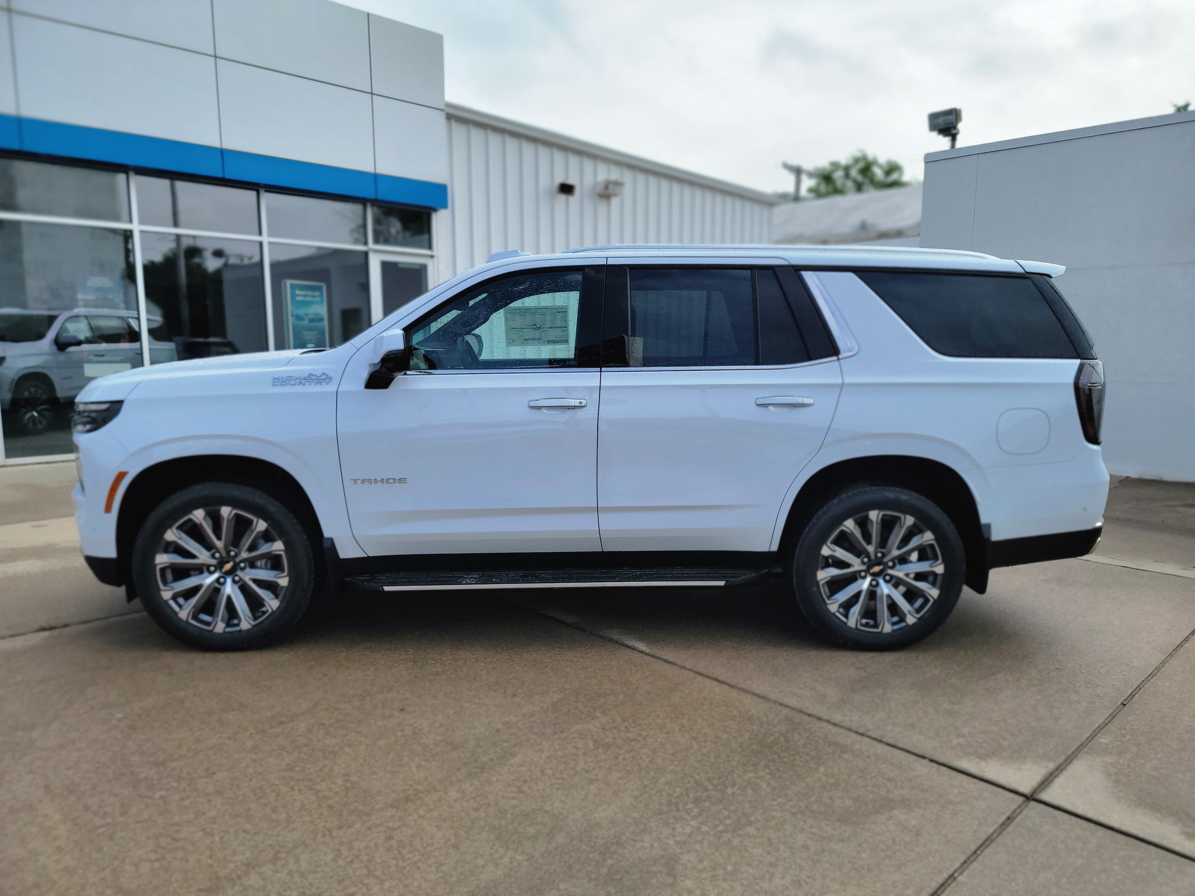 New 2026 Polar White Tricoat Chevrolet High Country image 7